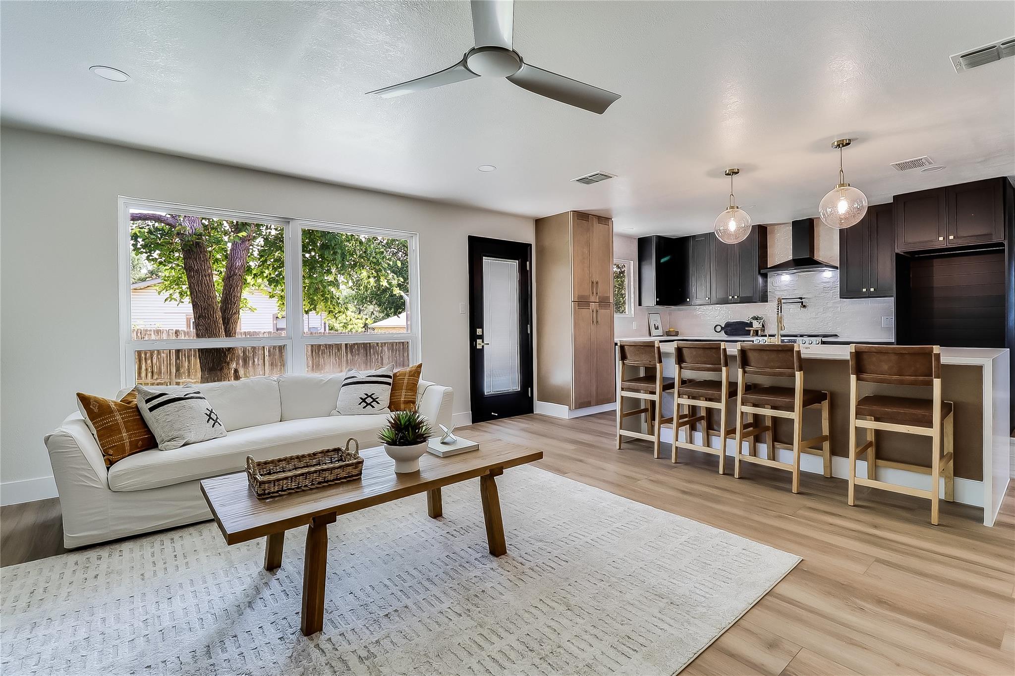 2402 Broken Oak Dr, Austin, TX 78745