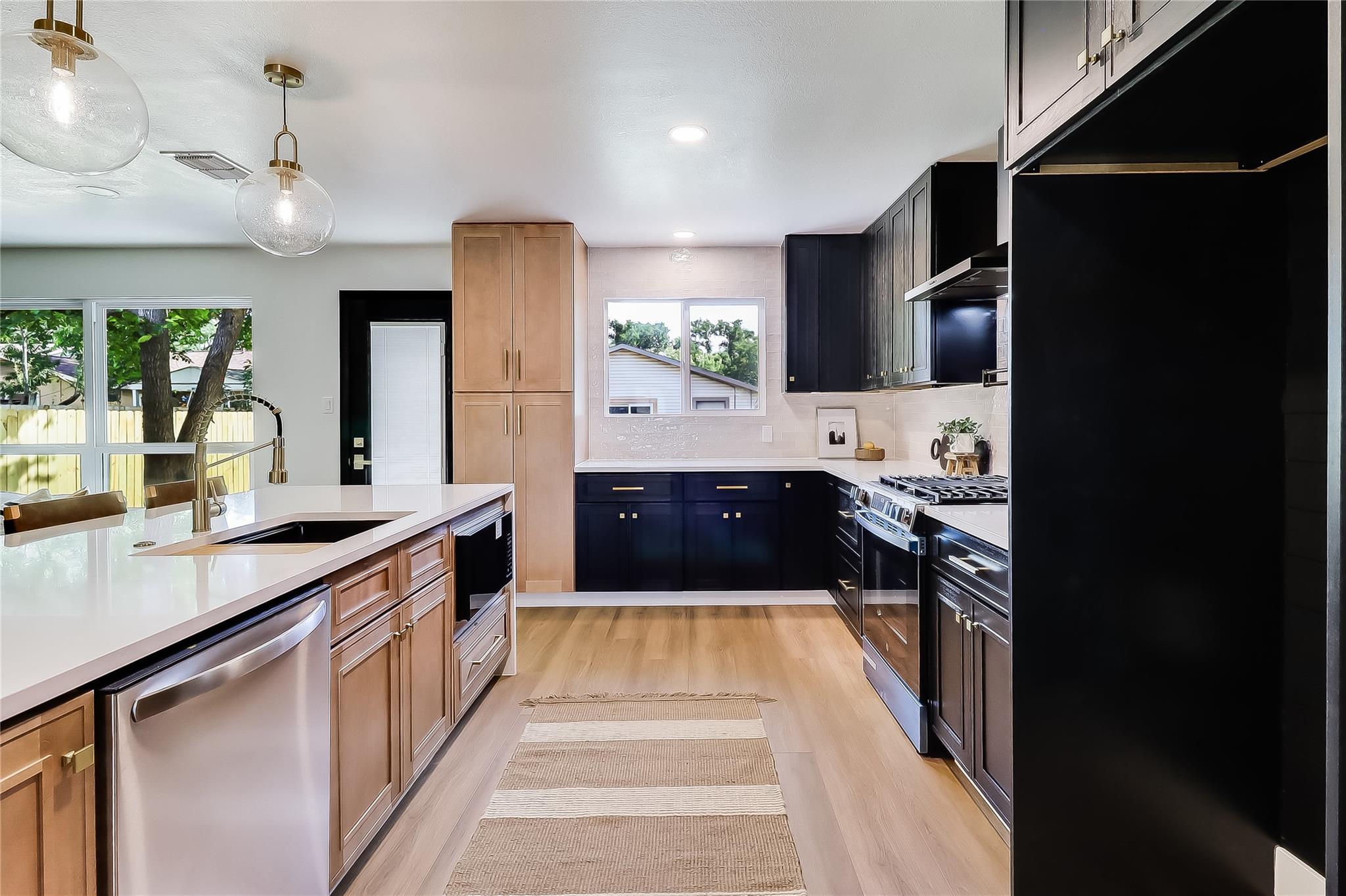 2402 Broken Oak Dr, Austin, TX 78745