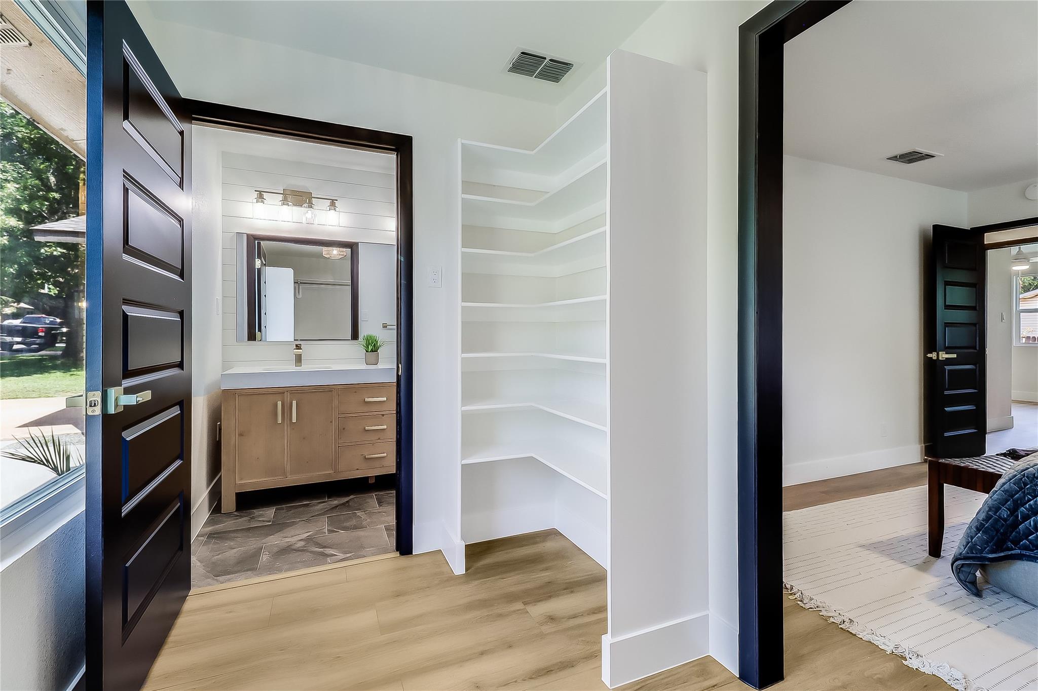 2402 Broken Oak Dr, Austin, TX 78745