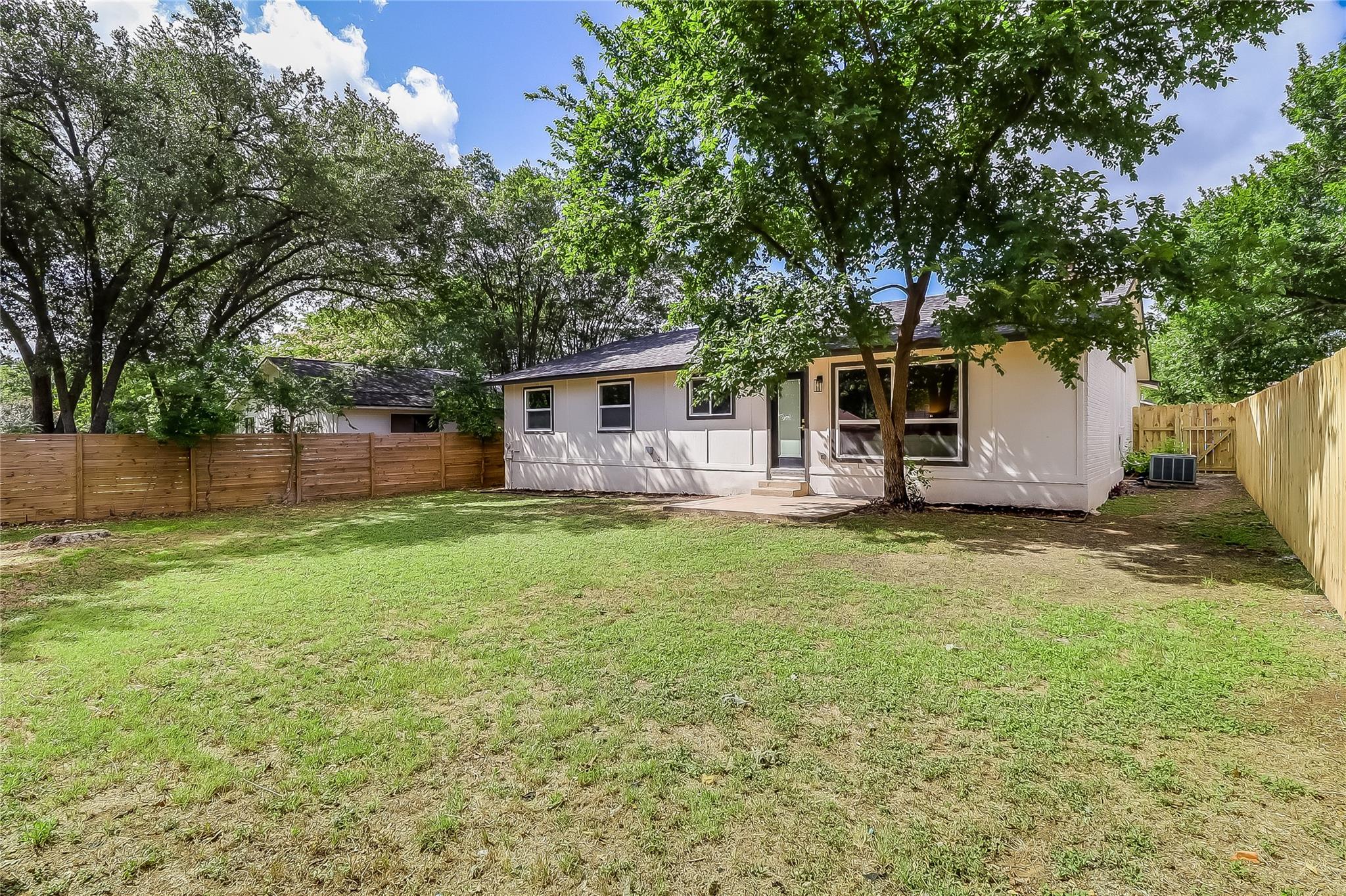 2402 Broken Oak Dr, Austin, TX 78745