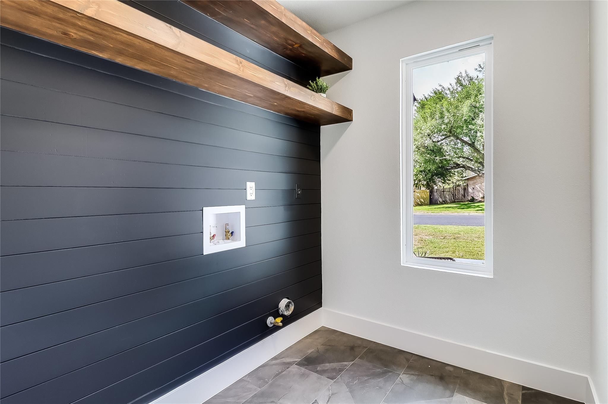 2402 Broken Oak Dr, Austin, TX 78745