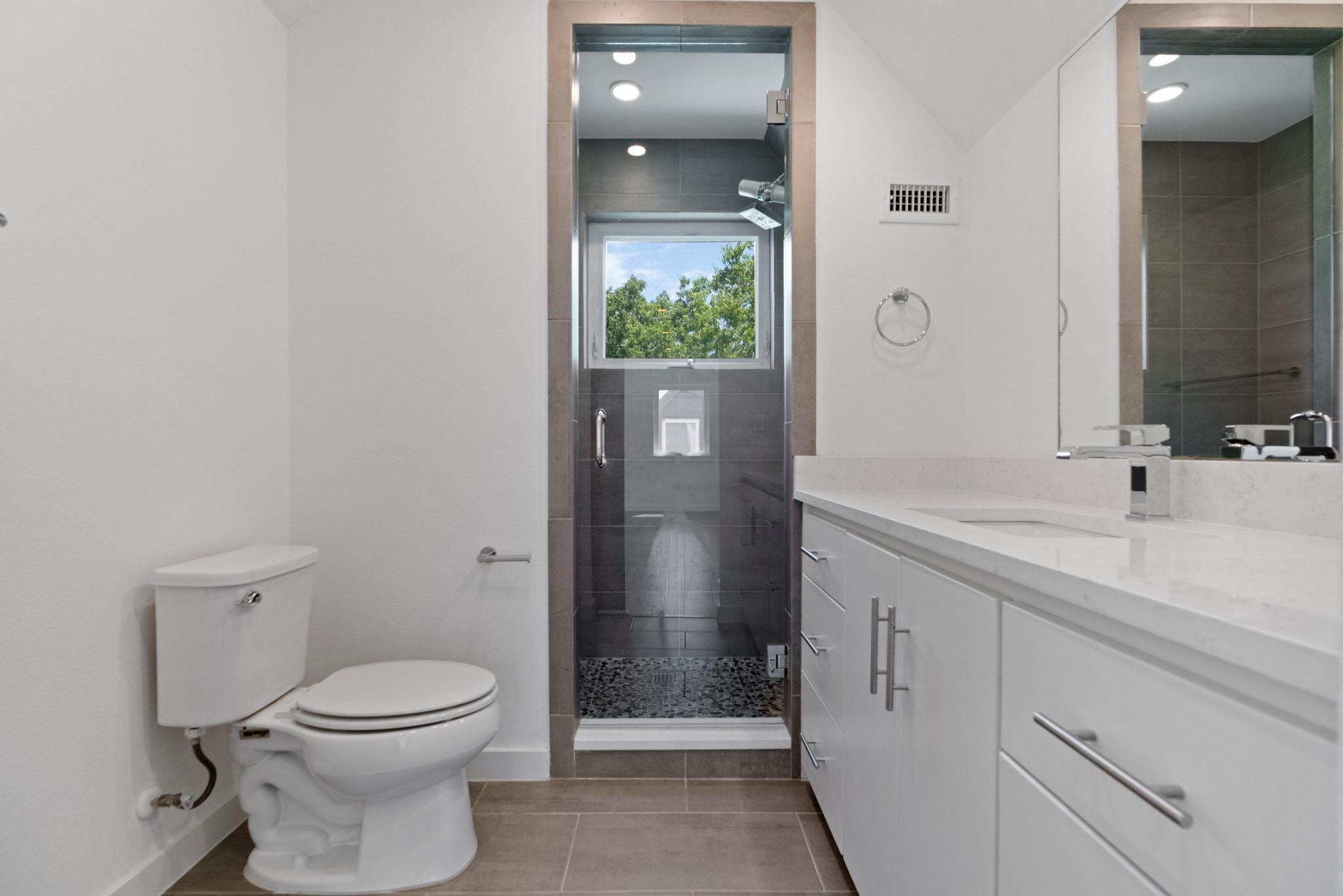 2500 Southland Dr # B, Austin, TX 78704
