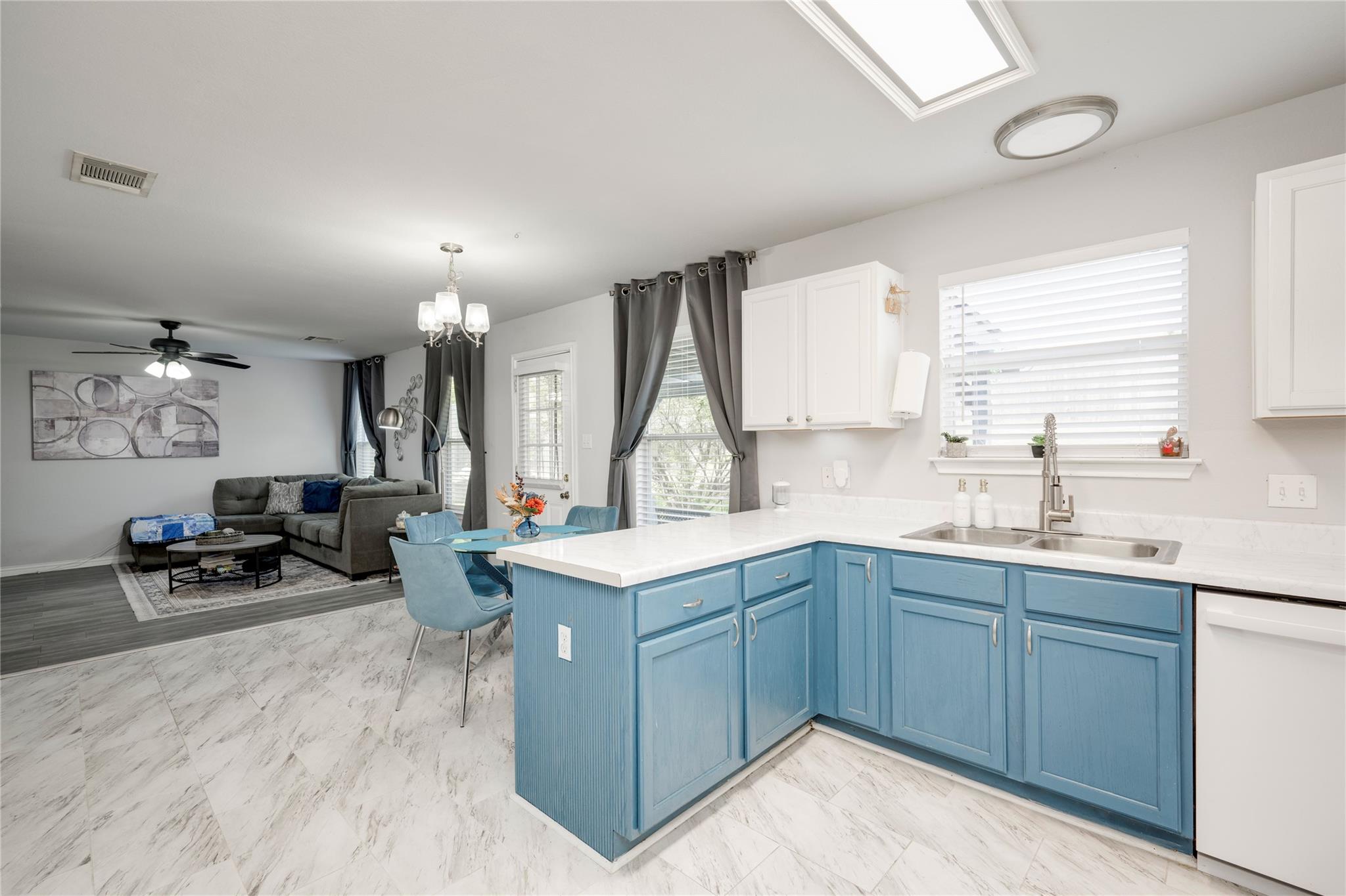 148 Buttercup Way, Kyle, TX 78640