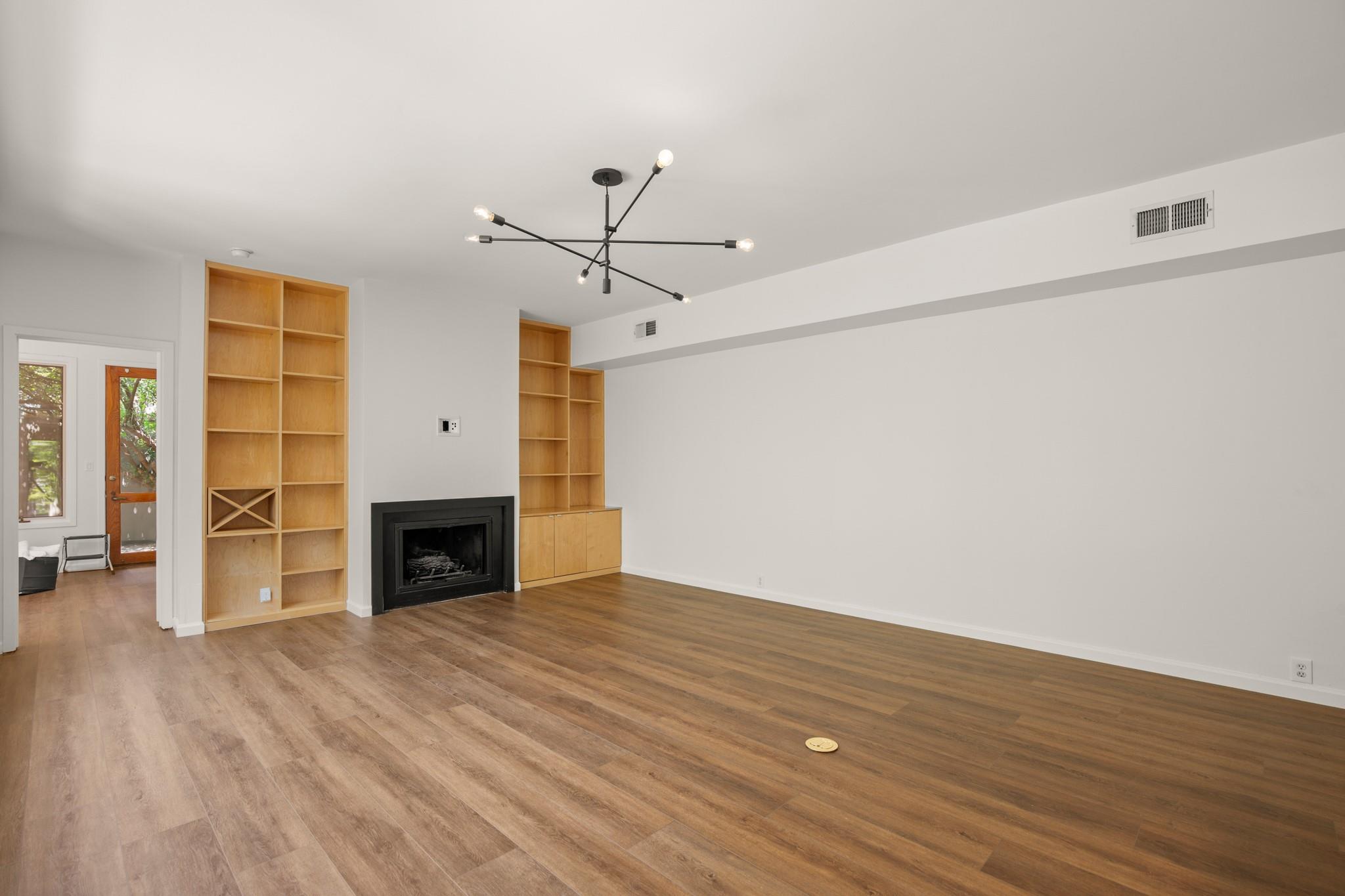 1111 W 12th St # 103, Austin, TX 78703