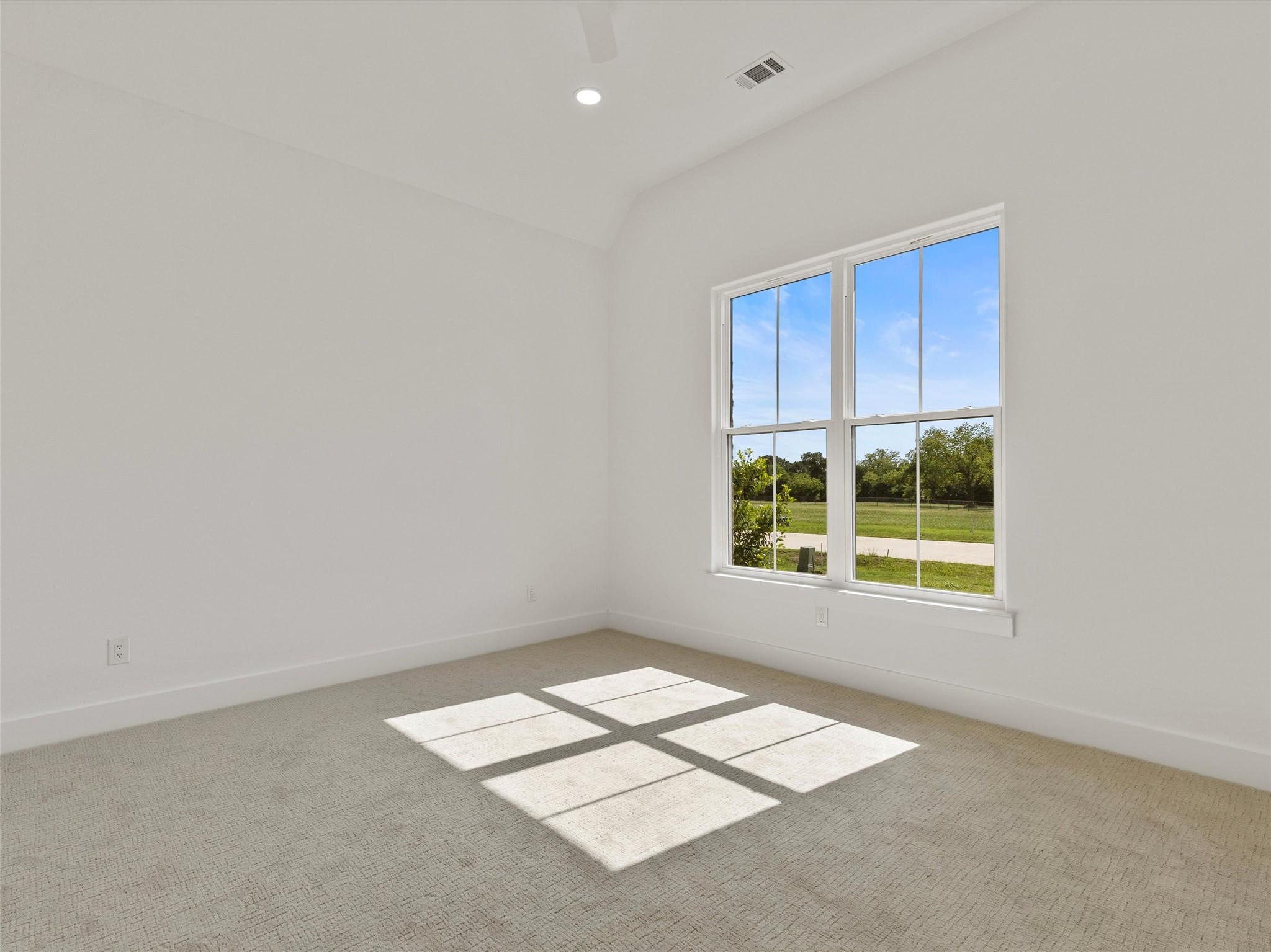 147 Hydrangea Dr, Smithville, TX 78957