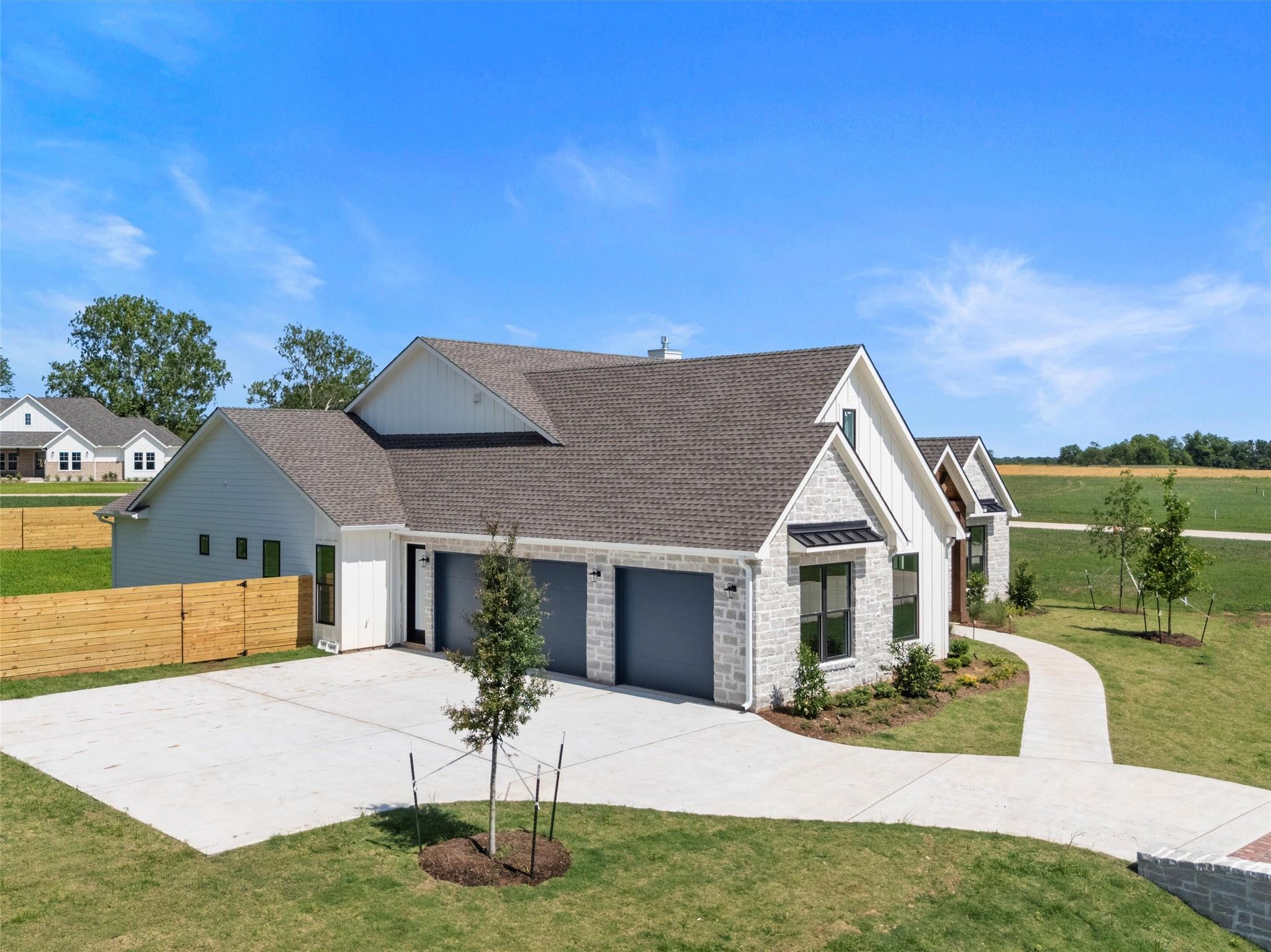 147 Hydrangea Dr, Smithville, TX 78957
