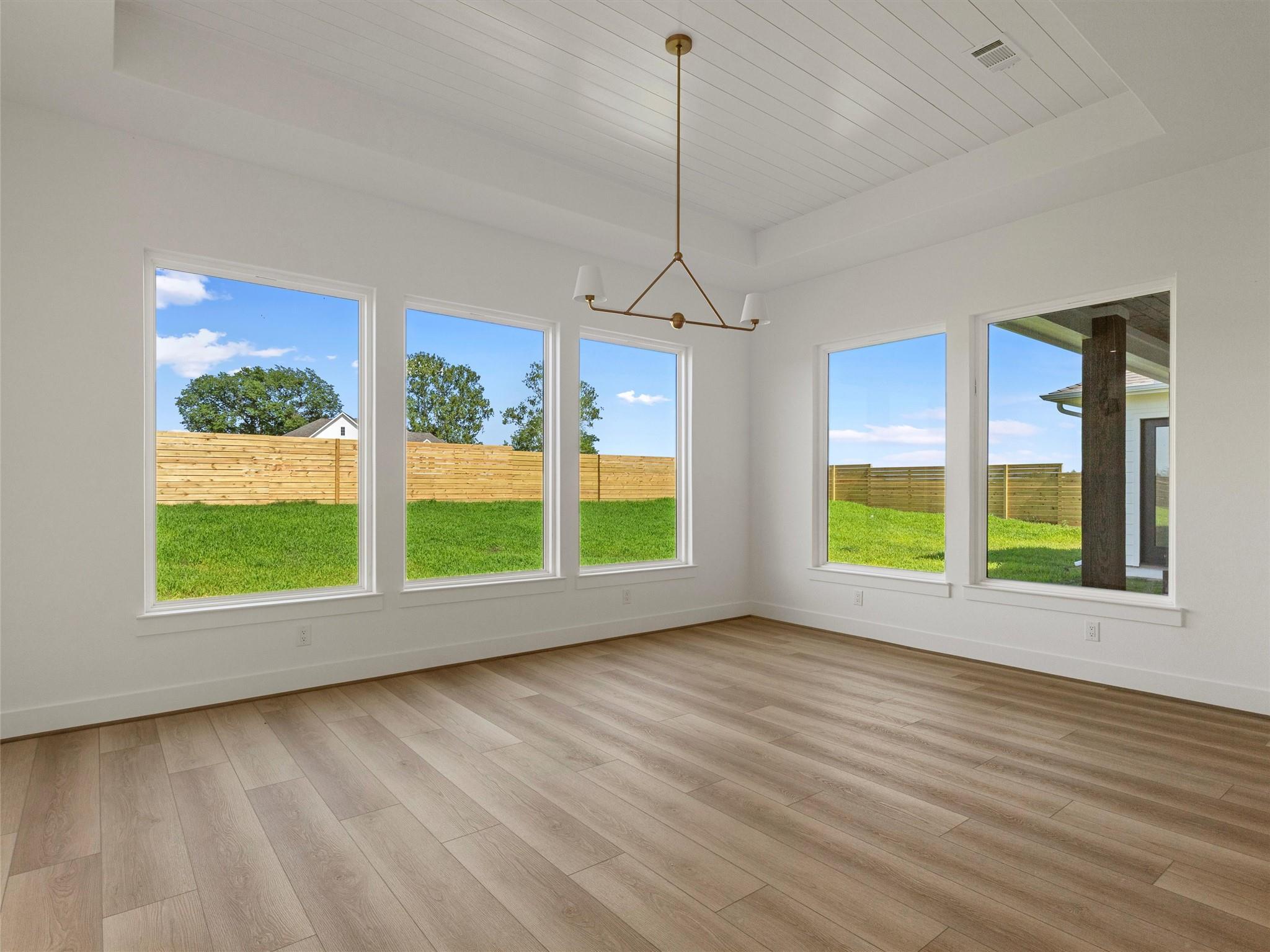 147 Hydrangea Dr, Smithville, TX 78957