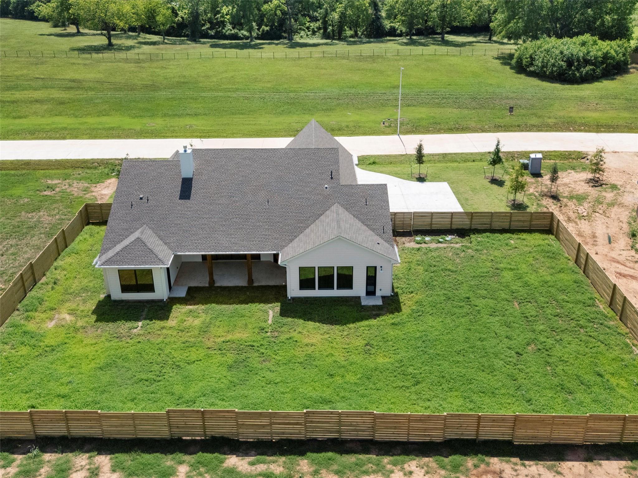 147 Hydrangea Dr, Smithville, TX 78957