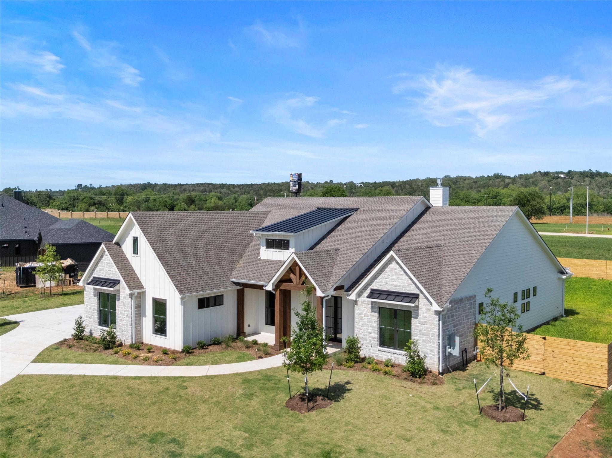 147 Hydrangea Dr, Smithville, TX 78957