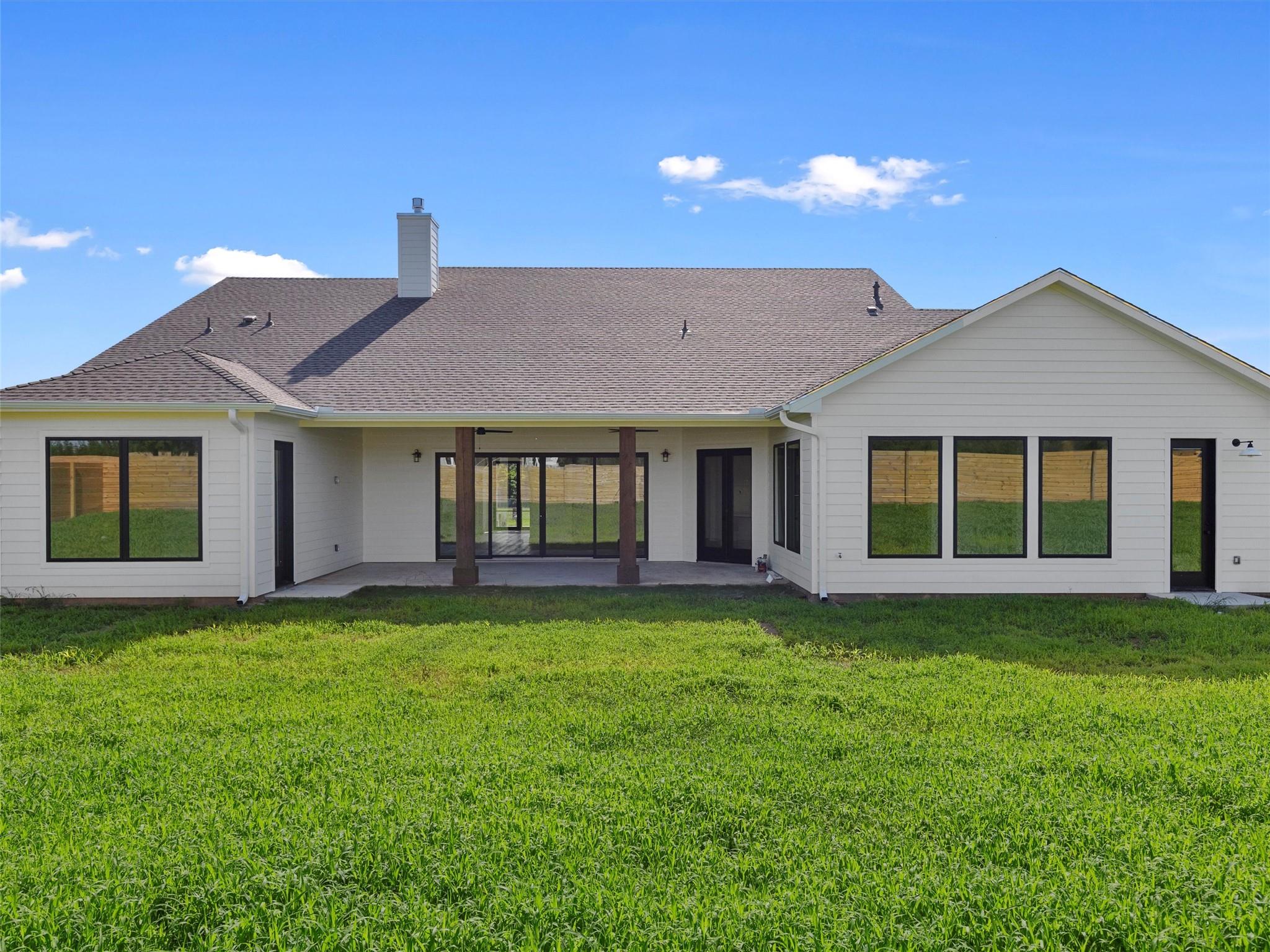 147 Hydrangea Dr, Smithville, TX 78957