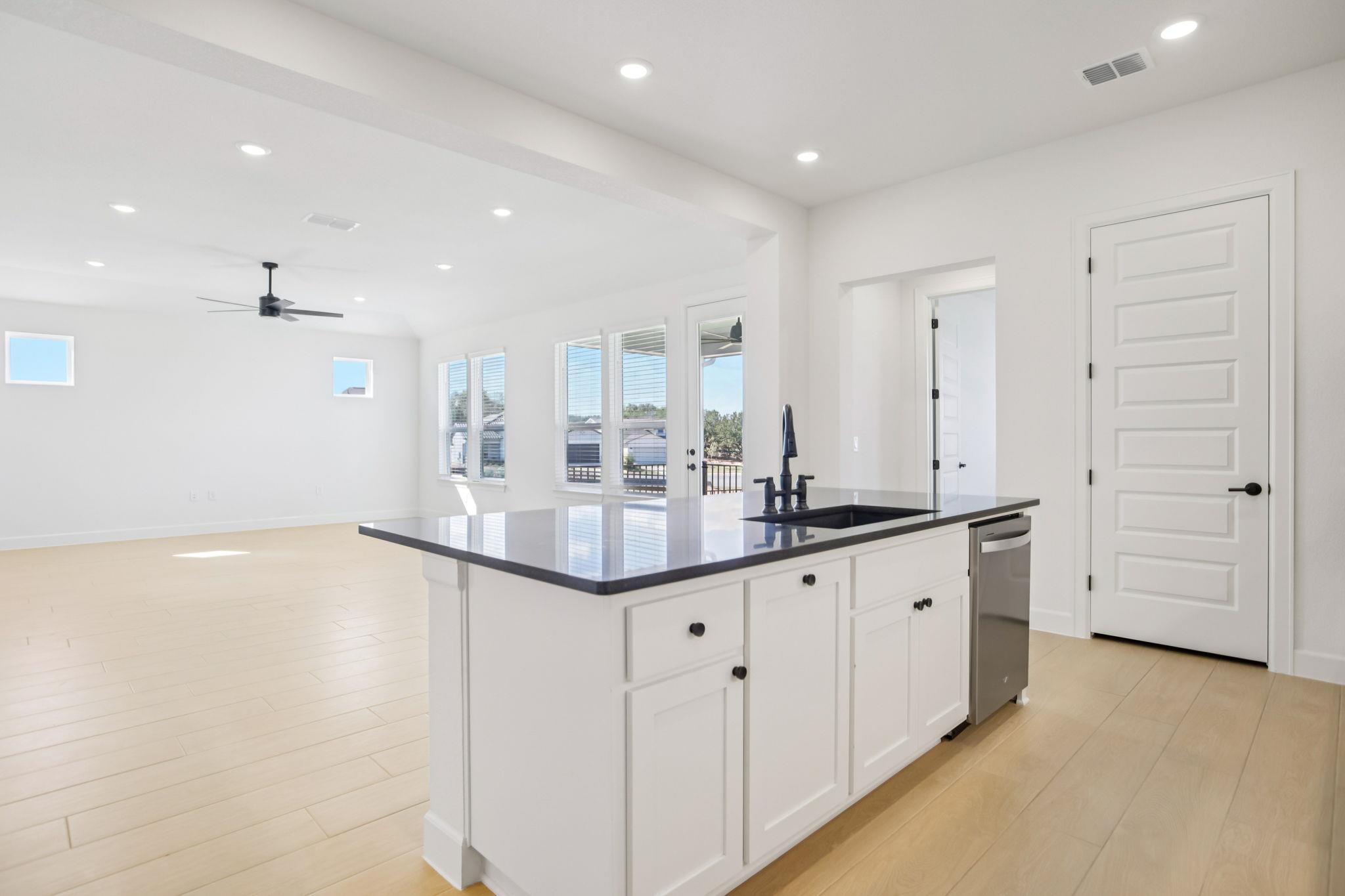 1851 Dancing Oak Ln, San Marcos, TX 78666