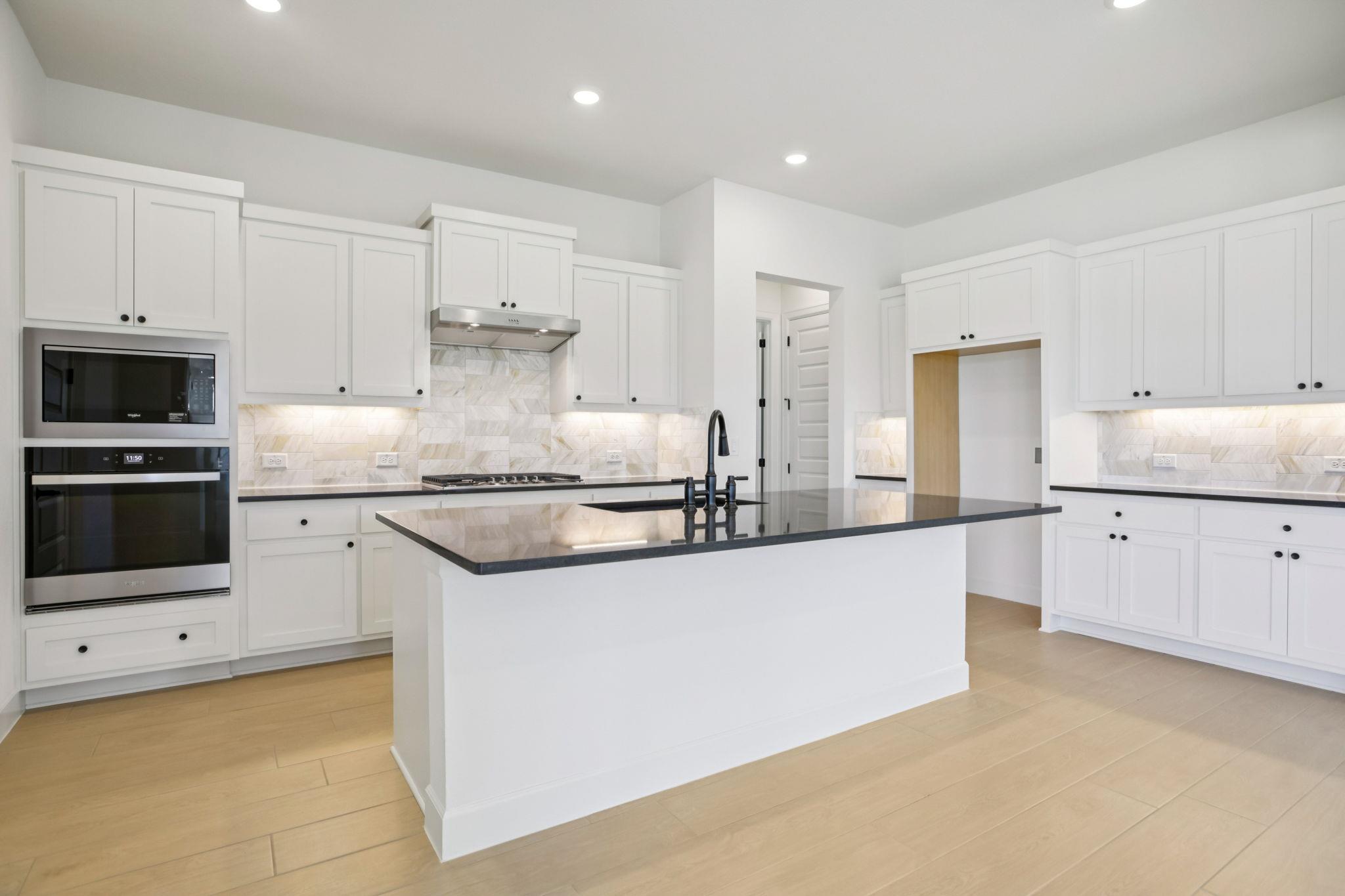 1851 Dancing Oak Ln, San Marcos, TX 78666