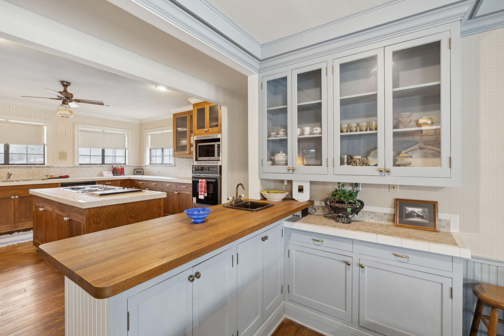 27846 Natural Bridge Caverns Rd, San Antonio, TX 78266