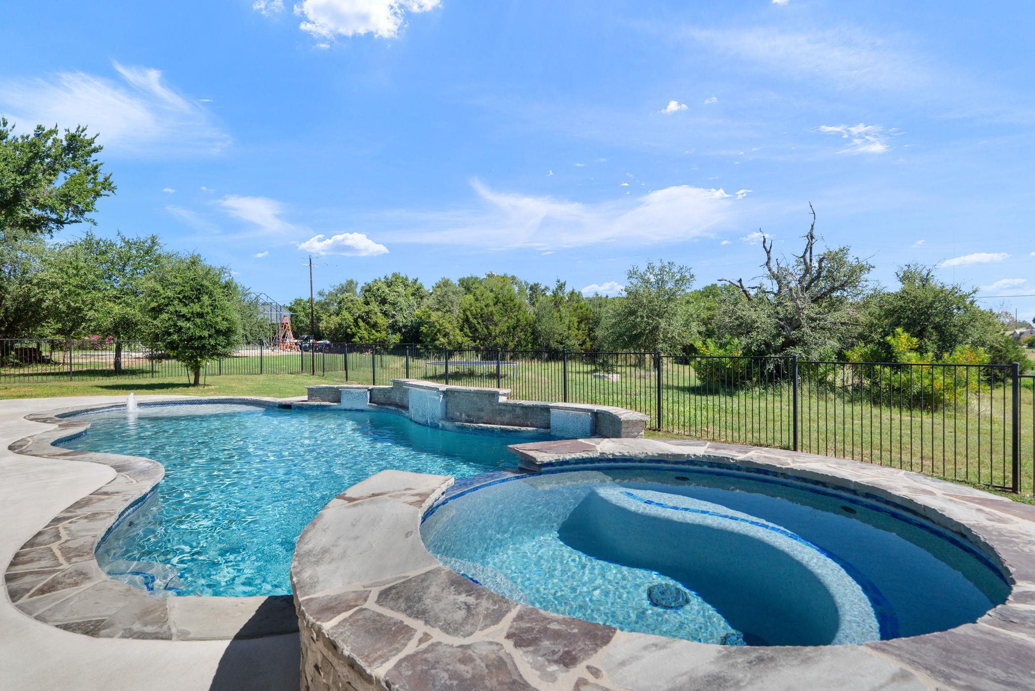 416 Buffalo Trl, Liberty Hill, TX 78642