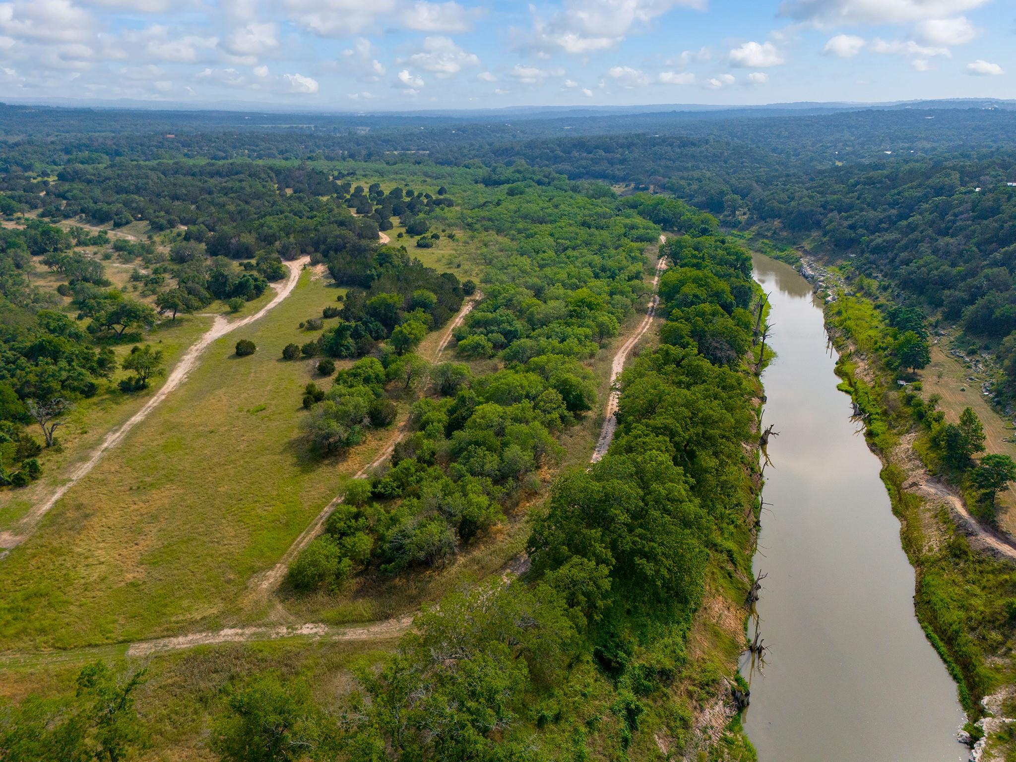 1942 Paradise Pkwy, Canyon Lake, TX 78133
