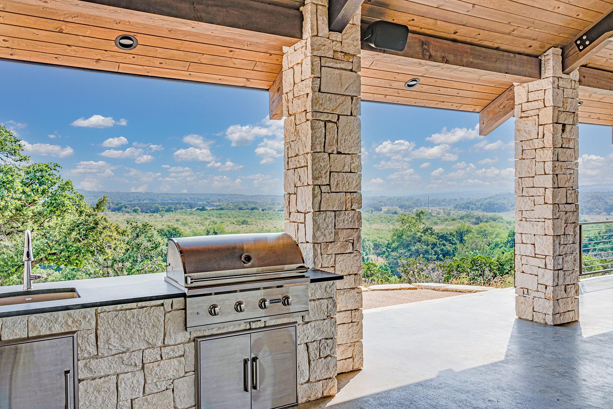 1942 Paradise Pkwy, Canyon Lake, TX 78133