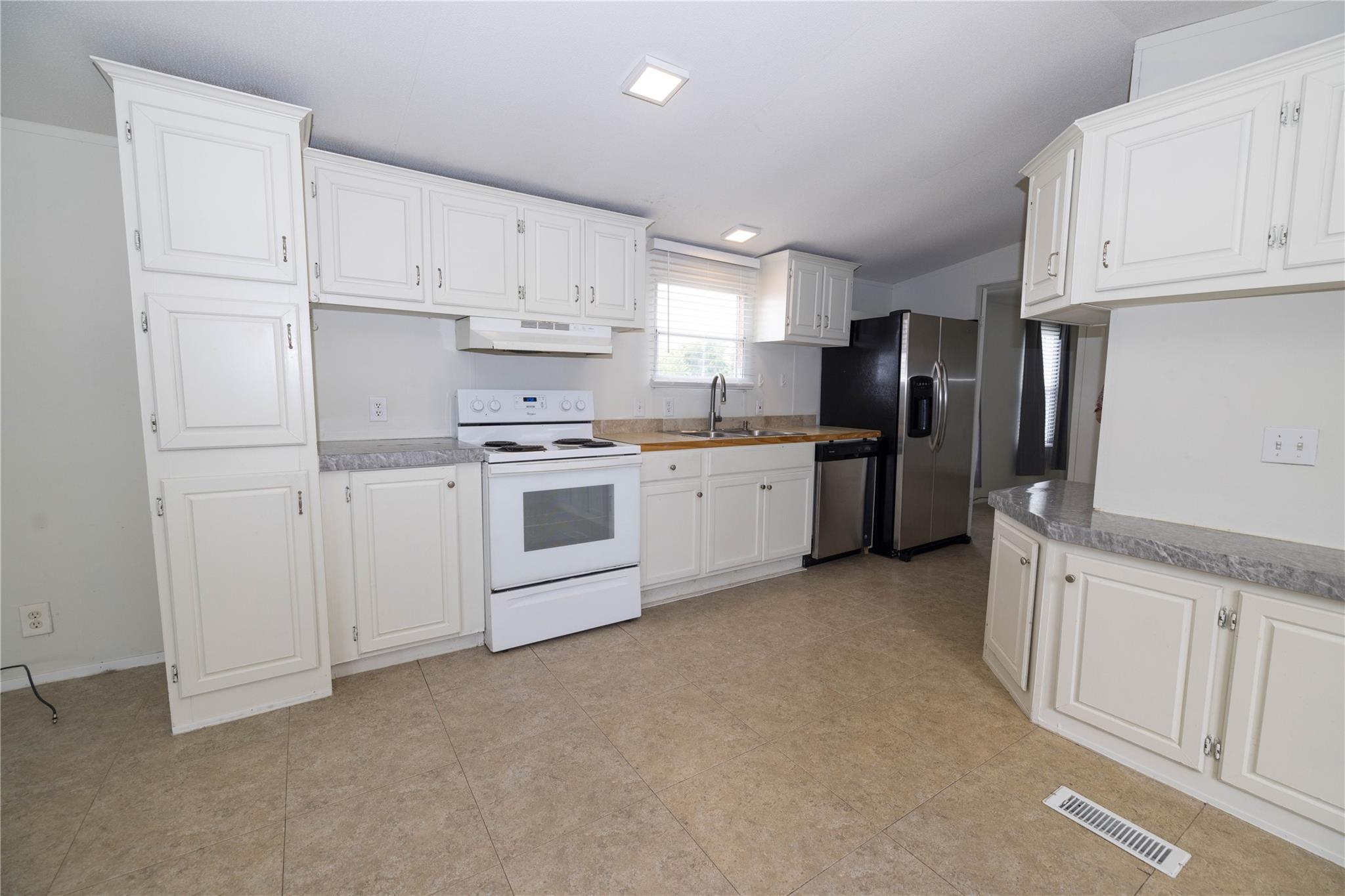 305 Martin Church Rd, Niederwald, TX 78640