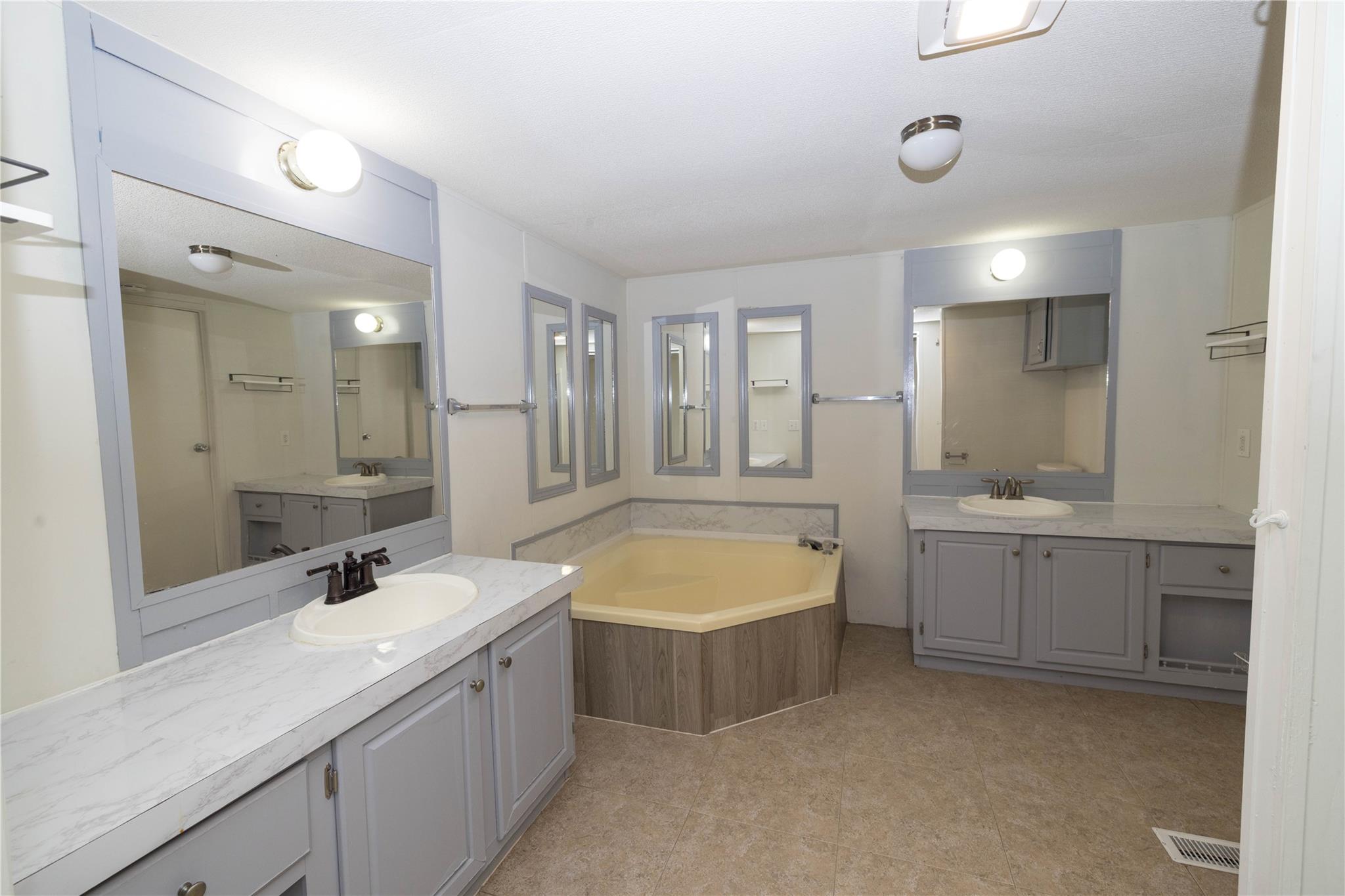 305 Martin Church Rd, Niederwald, TX 78640