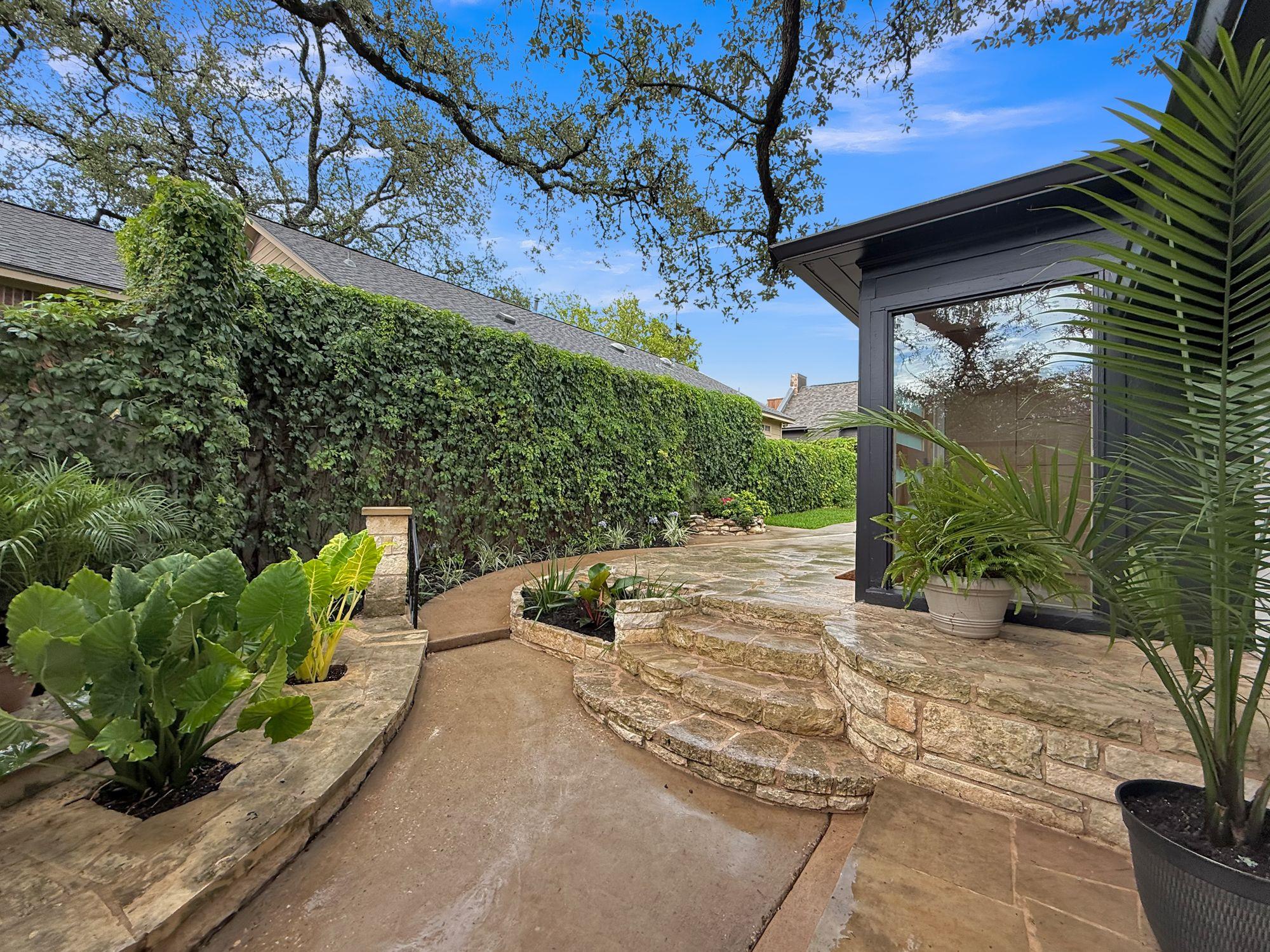 6709 Vine St, Austin, TX 78757