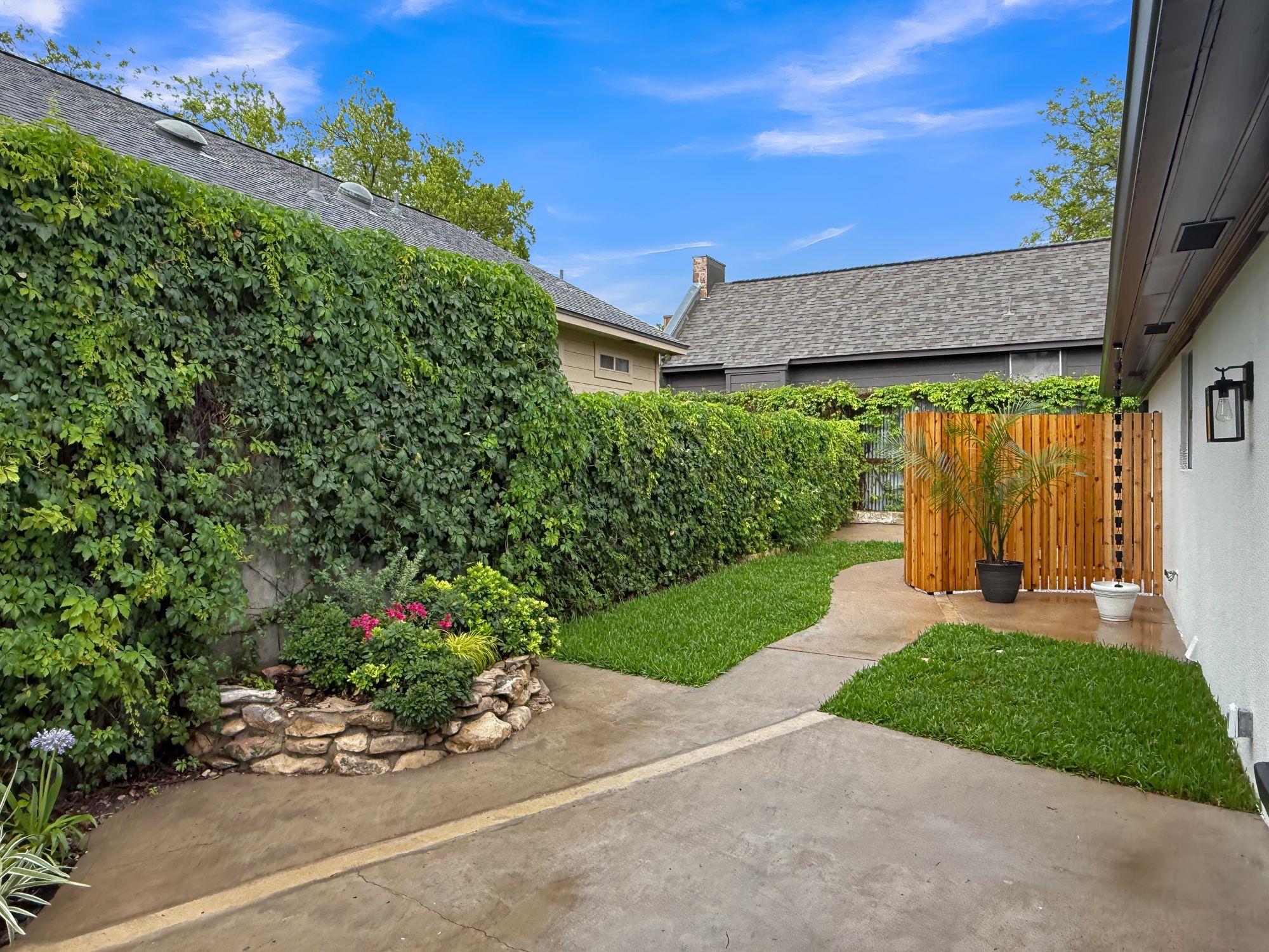 6709 Vine St, Austin, TX 78757