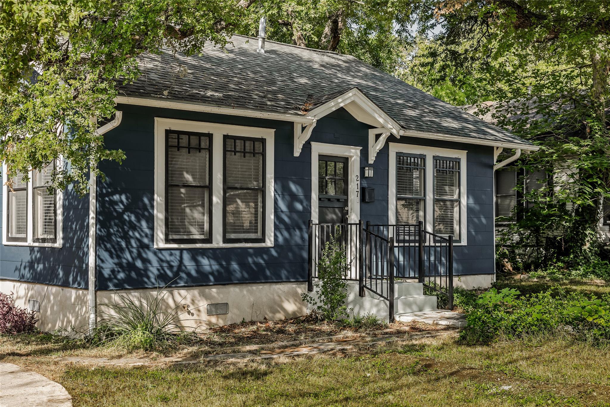 2102 Brackenridge St, Austin, TX 78704