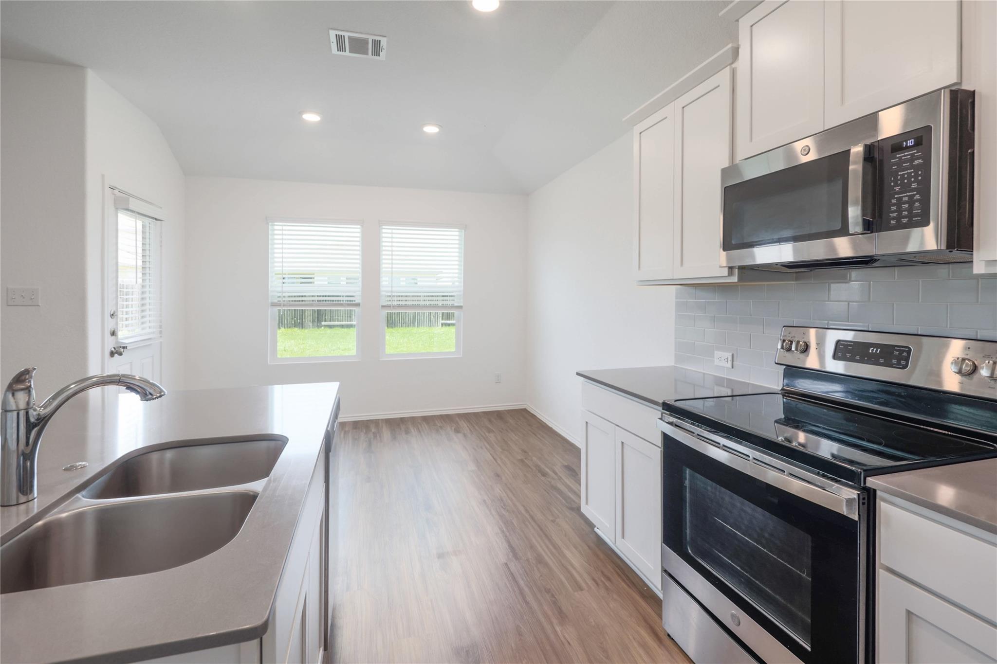 421 Bluejack Way, Hutto, TX 78634
