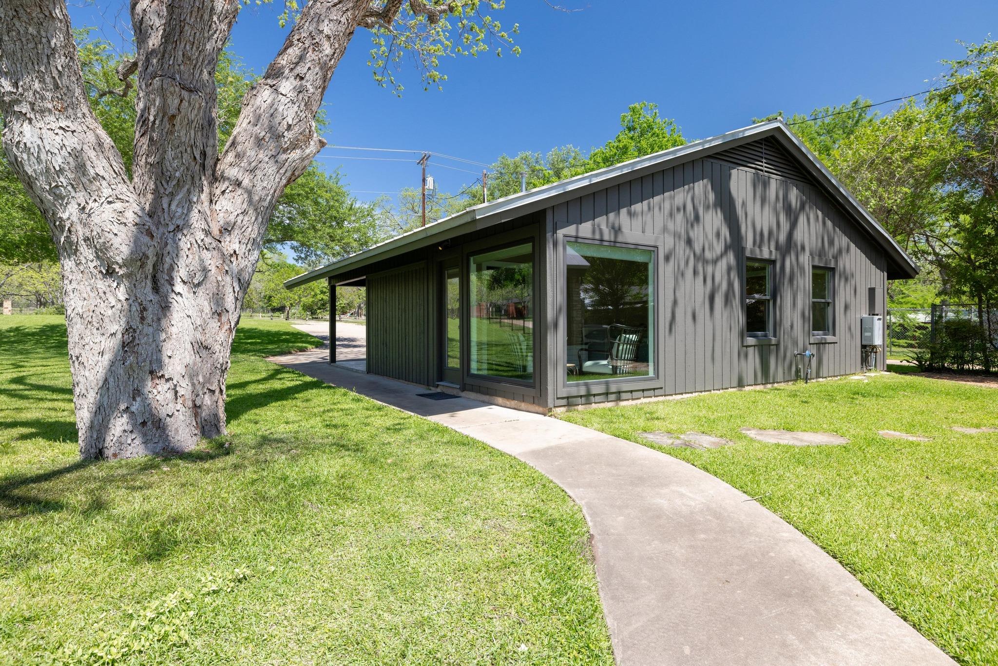 2401 Manana St, Austin, TX 78730