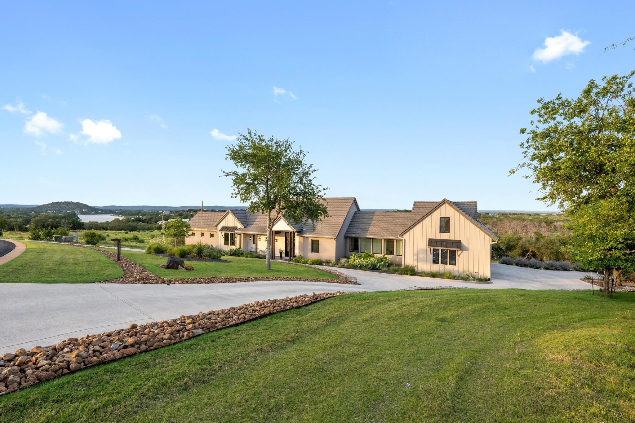 111 Rock N Robyn Trail, Horseshoe Bay, TX 78657