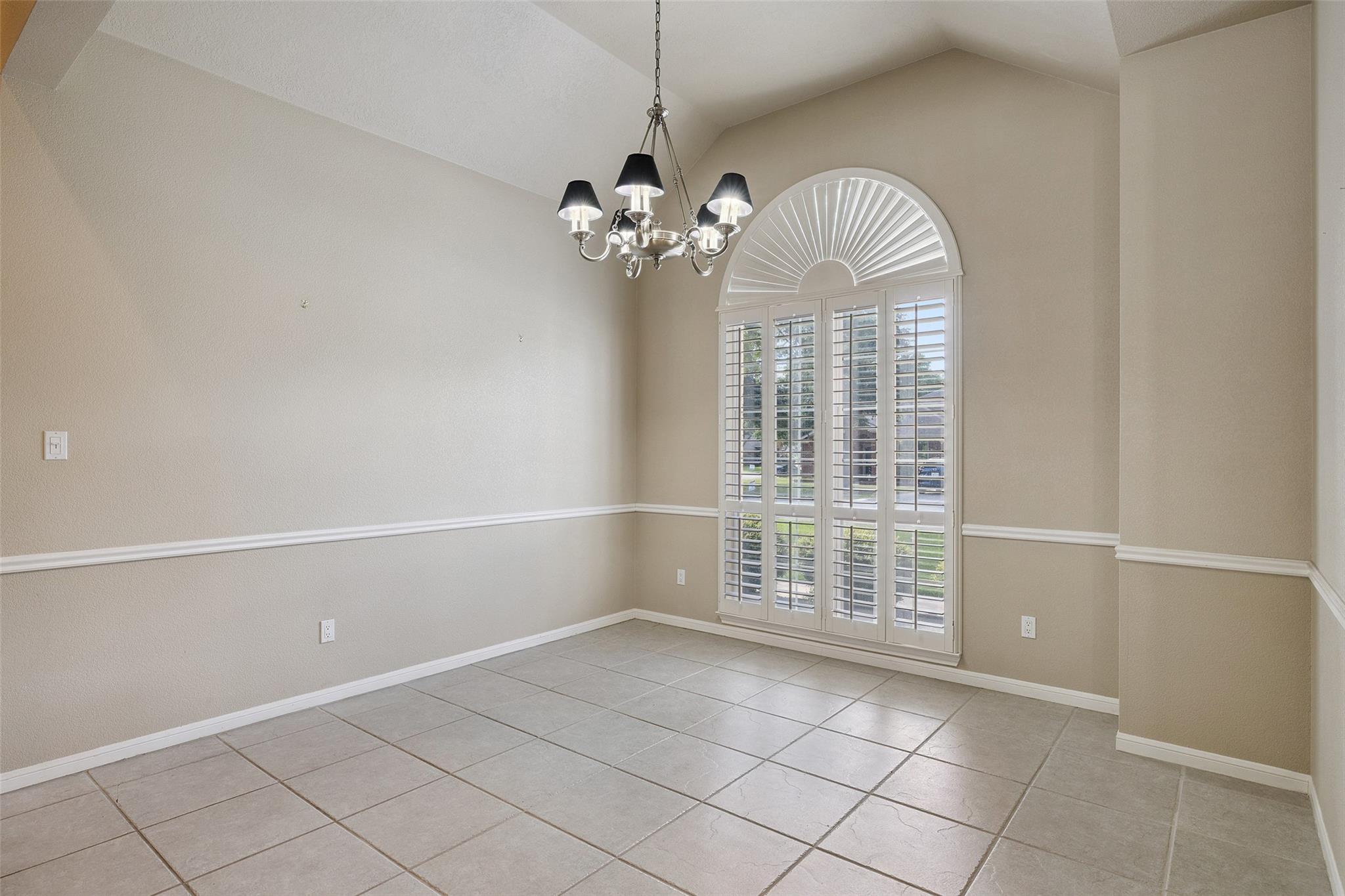 1300 Cypress Trl, Taylor, TX 76574