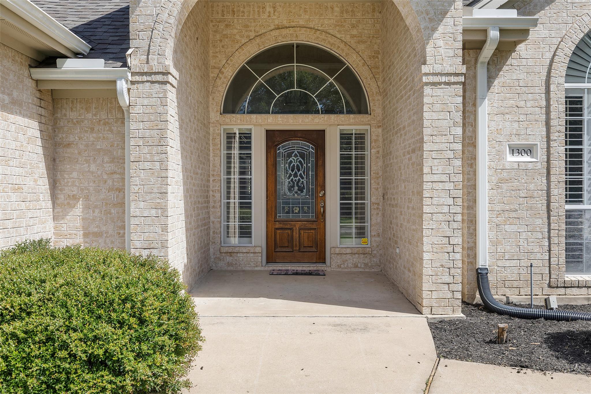 1300 Cypress Trl, Taylor, TX 76574