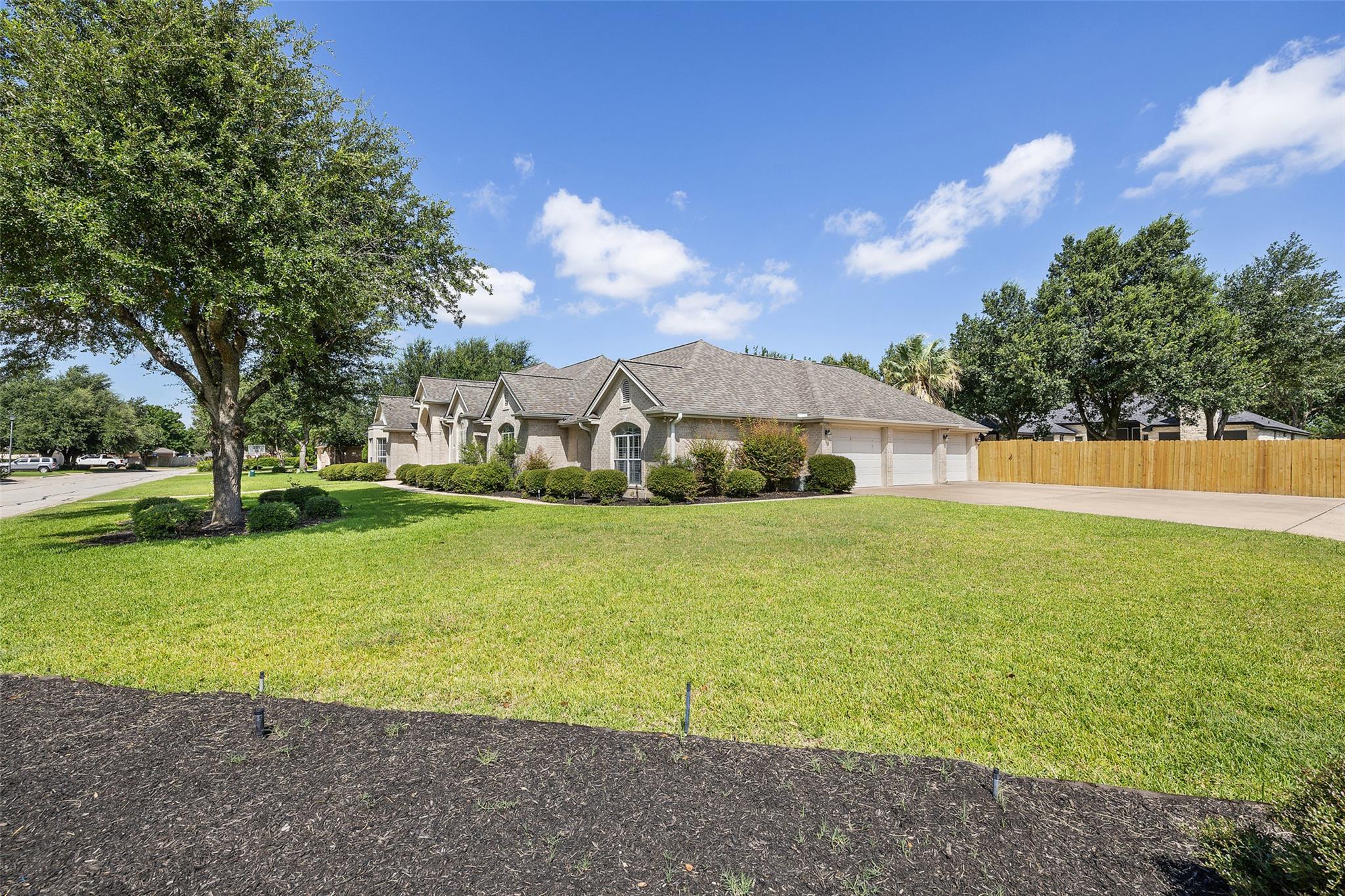 1300 Cypress Trl, Taylor, TX 76574