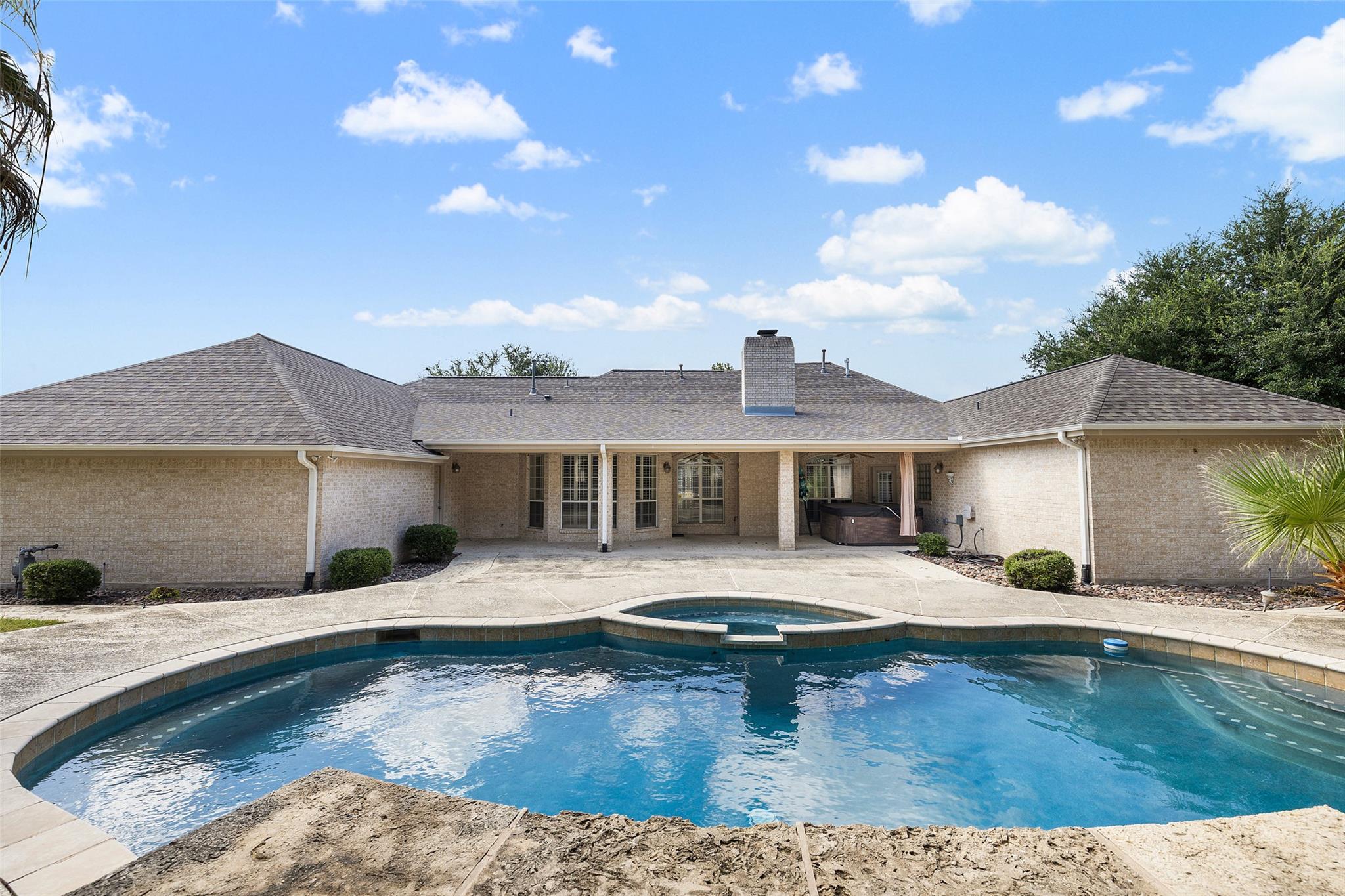 1300 Cypress Trl, Taylor, TX 76574