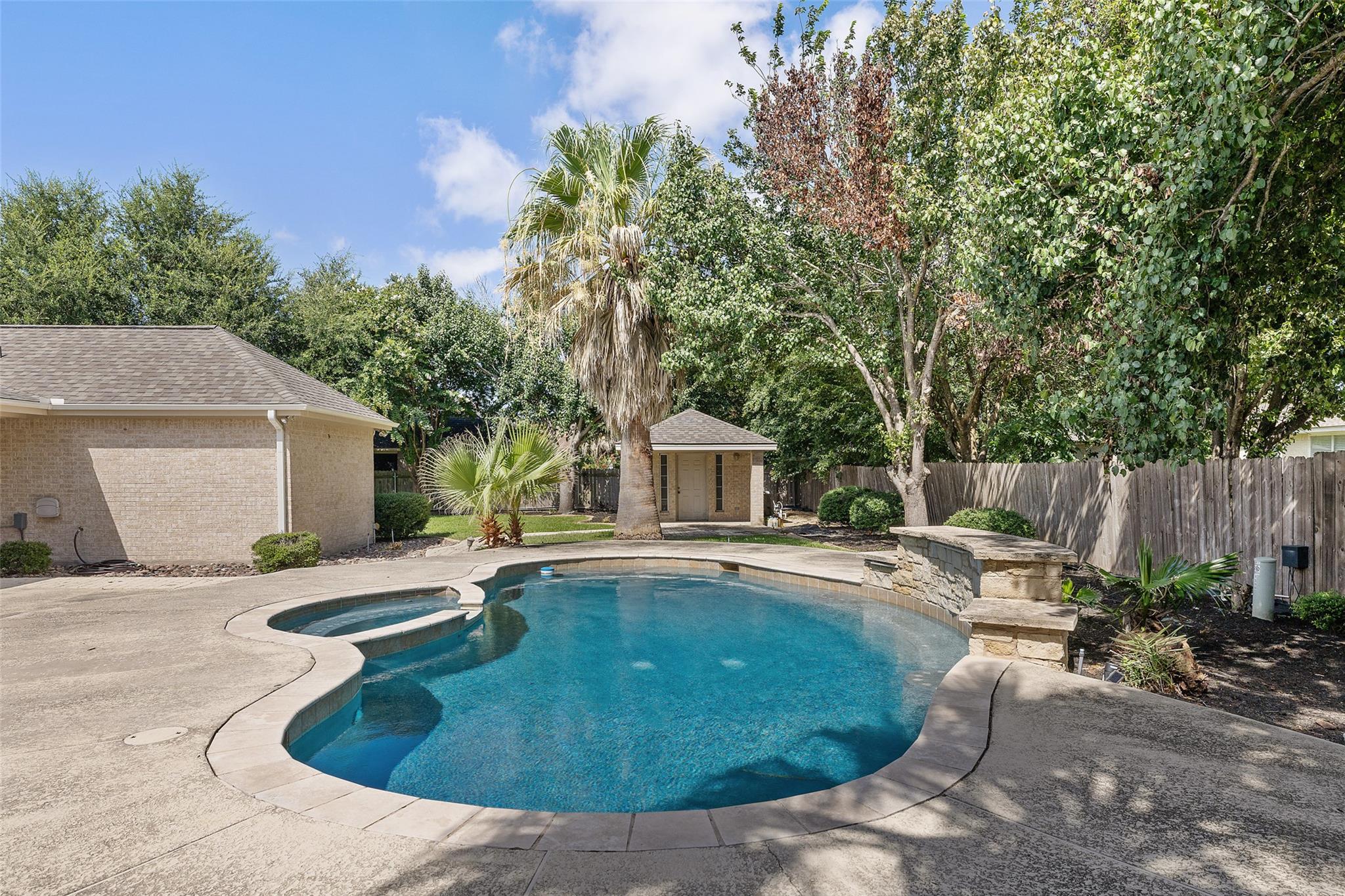 1300 Cypress Trl, Taylor, TX 76574