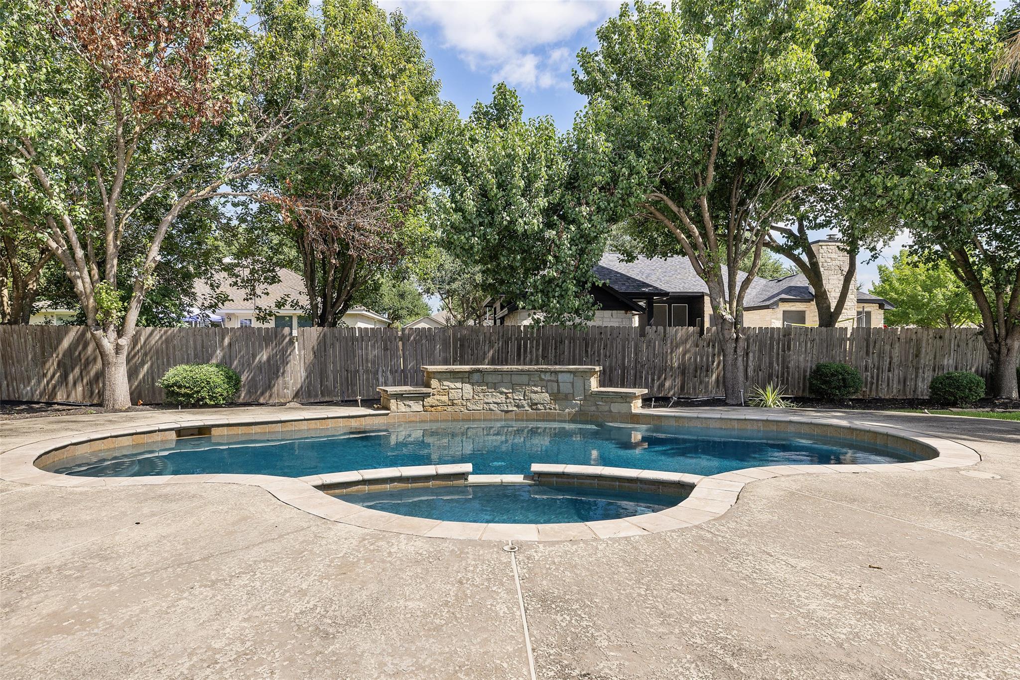 1300 Cypress Trl, Taylor, TX 76574