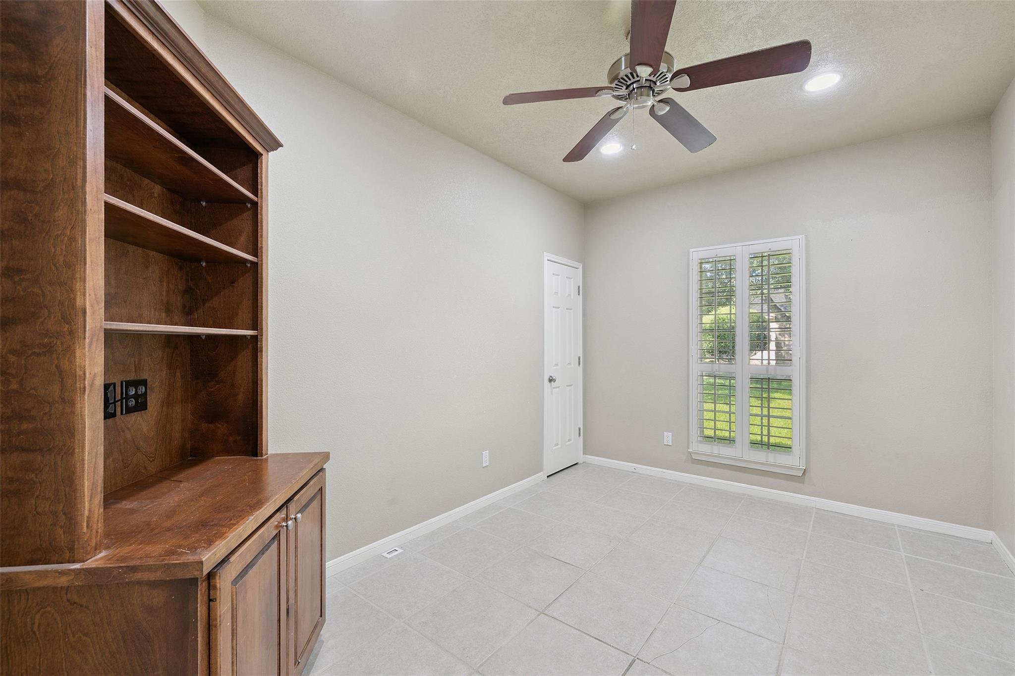 1300 Cypress Trl, Taylor, TX 76574