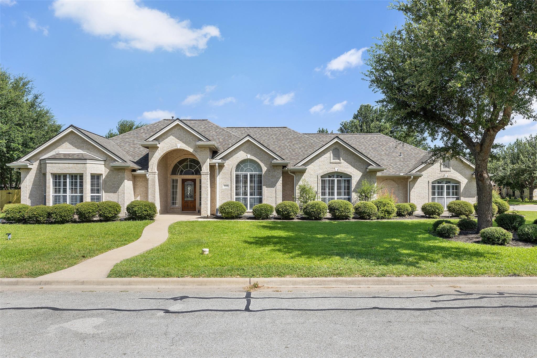 1300 Cypress Trl, Taylor, TX 76574