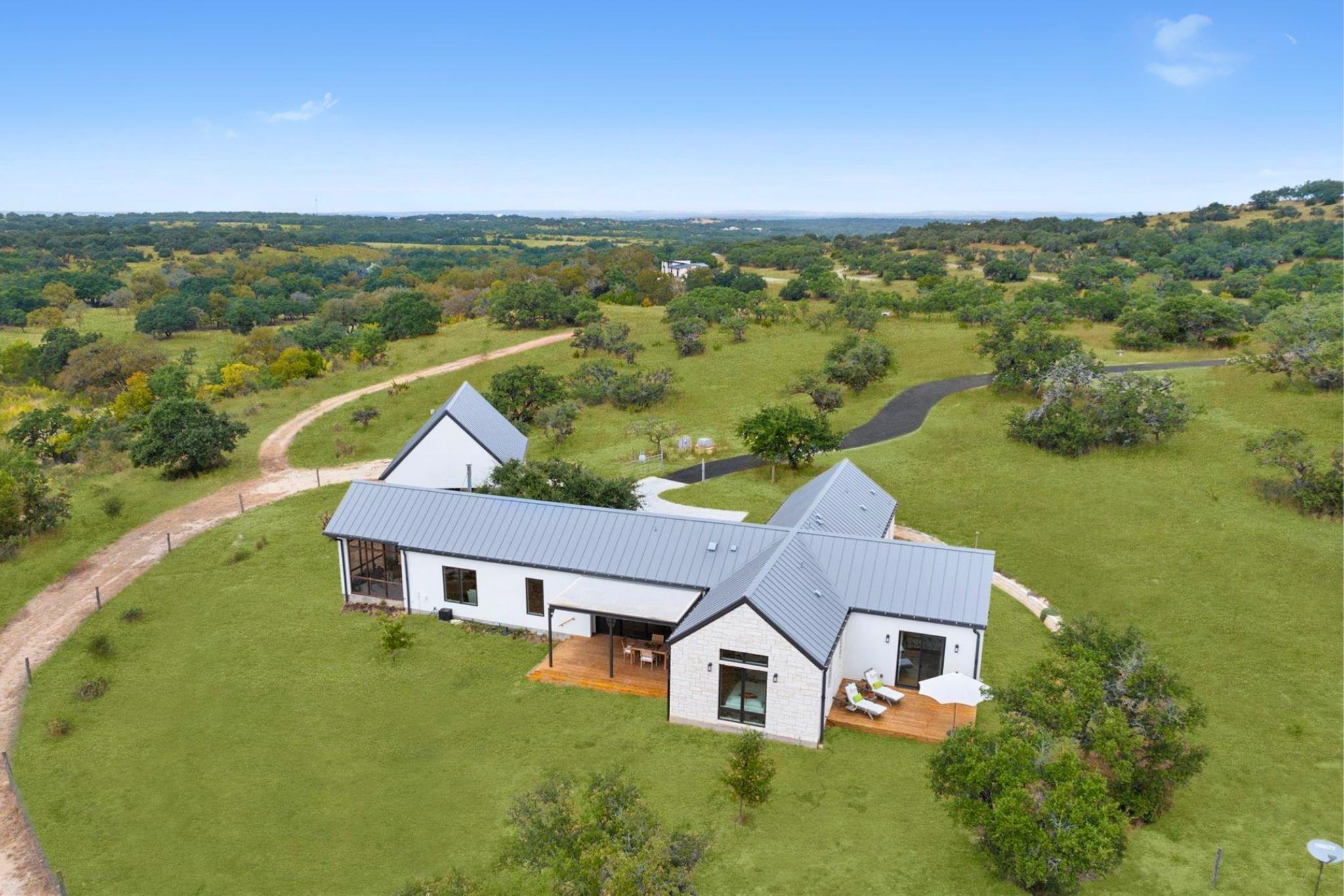 577 Cattle Creek Rd, Johnson City, TX 78636