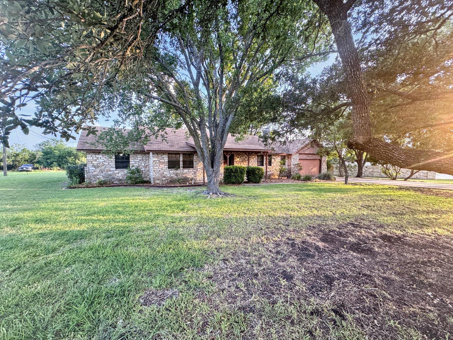 501 Ridge Dr, San Marcos, TX 78666