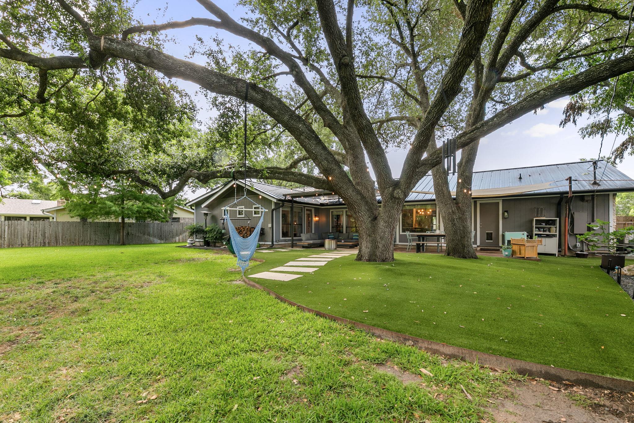 9404 Sherbrooke St, Austin, TX 78729