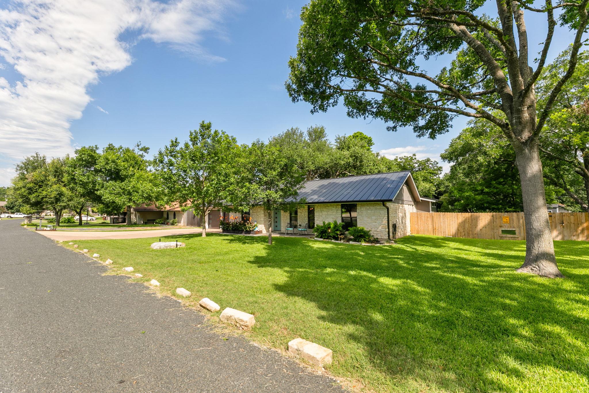 9404 Sherbrooke St, Austin, TX 78729