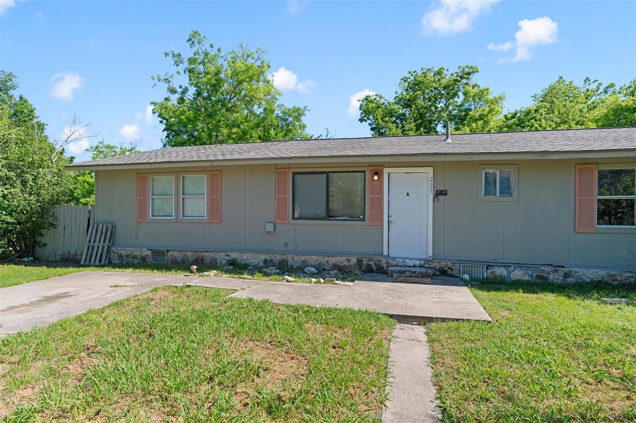 203 E Anderson Ave, Round Rock, TX 78664