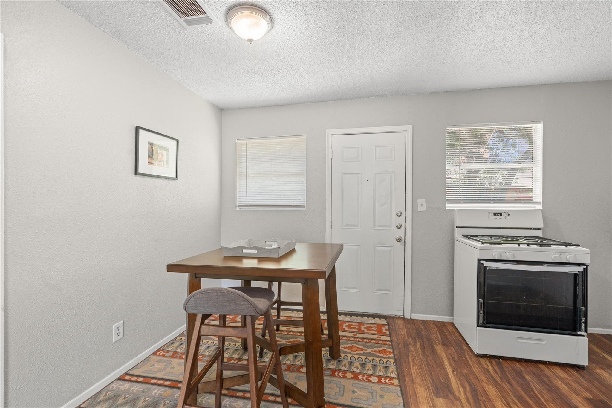 203 E Anderson Ave, Round Rock, TX 78664