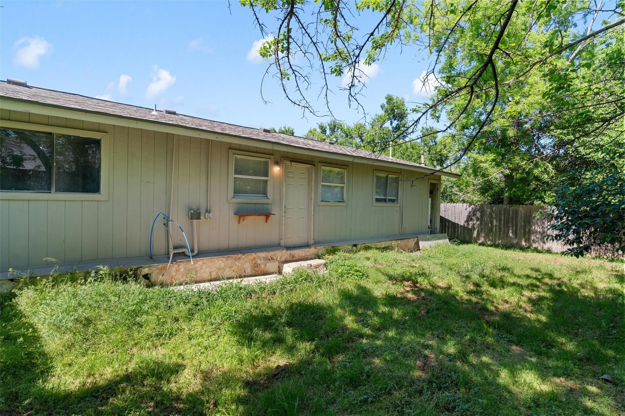 203 E Anderson Ave, Round Rock, TX 78664