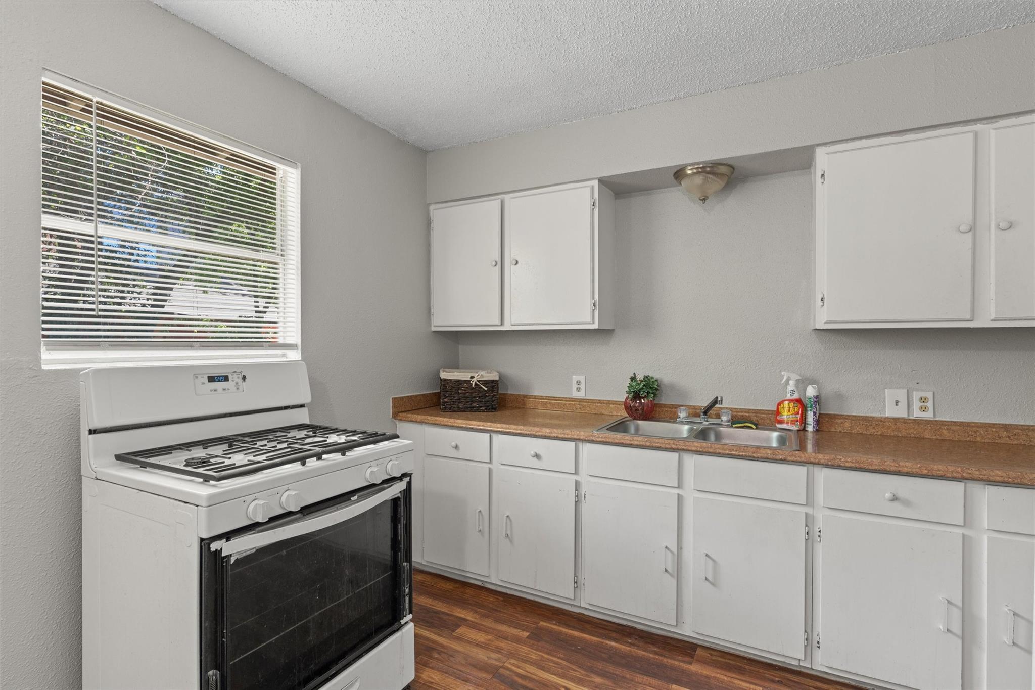 203 E Anderson Ave, Round Rock, TX 78664