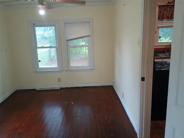 736 W Bell Ave, Rockdale, TX 76567