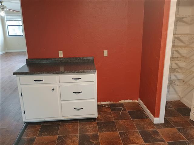 736 W Bell Ave, Rockdale, TX 76567