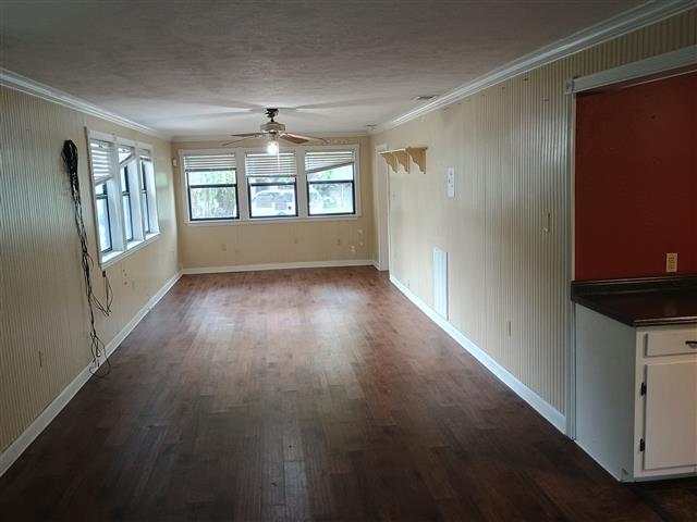 736 W Bell Ave, Rockdale, TX 76567