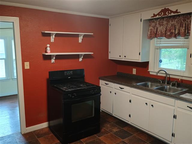 736 W Bell Ave, Rockdale, TX 76567