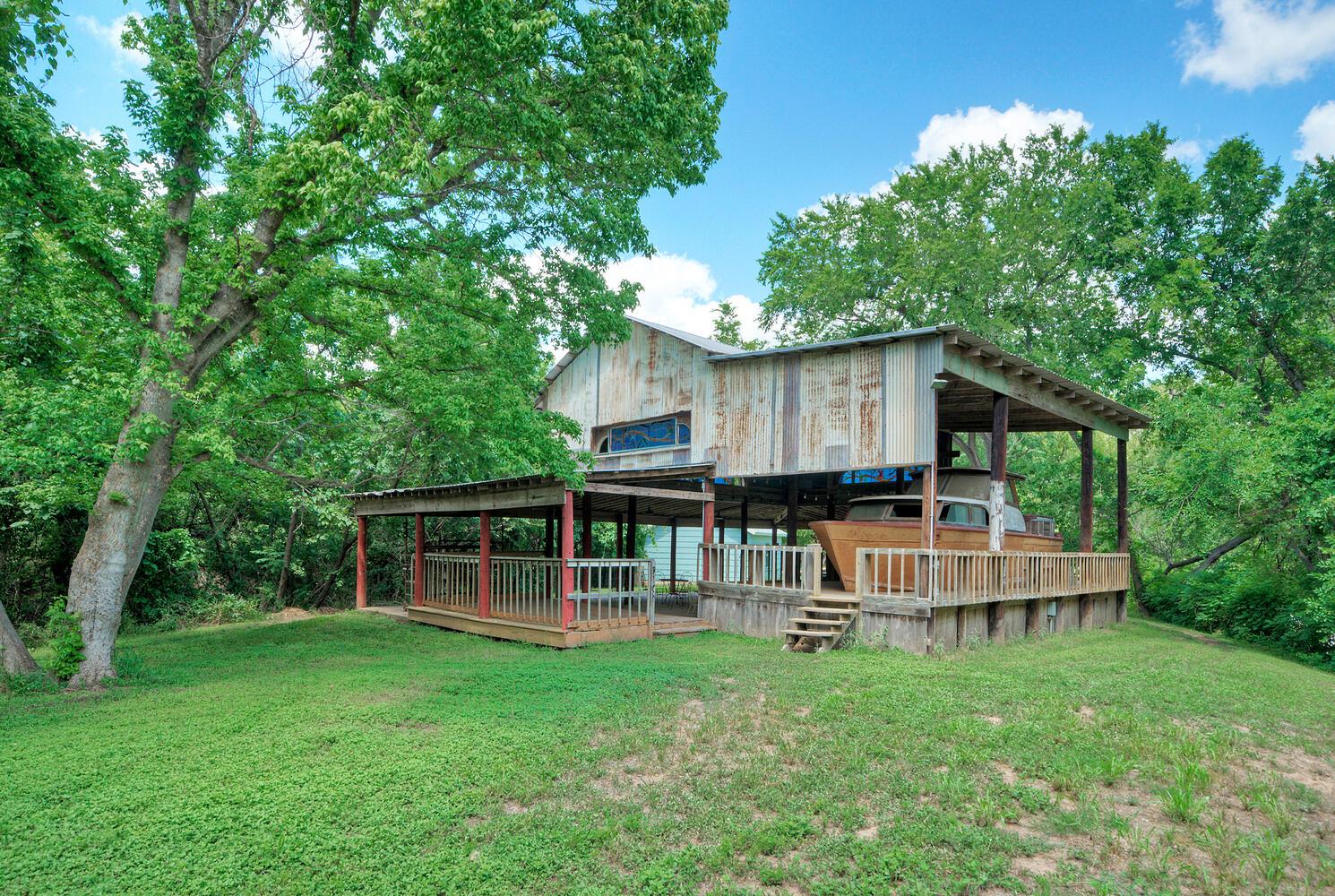 906 & 828 Water St, Webberville, TX 78653