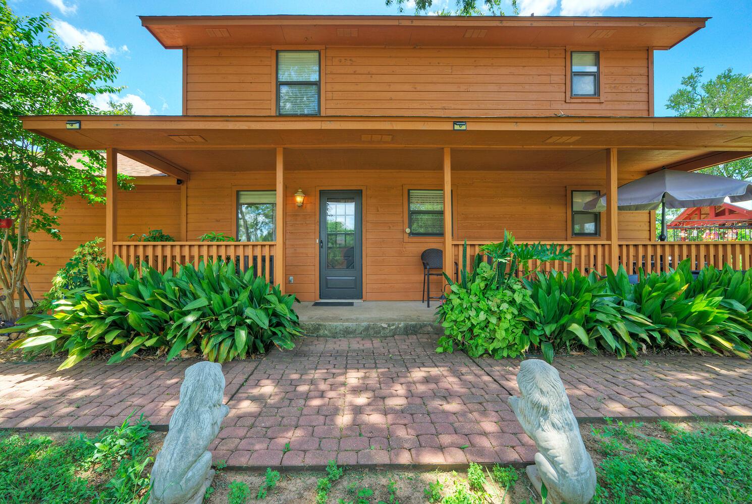 906 & 828 Water St, Webberville, TX 78653